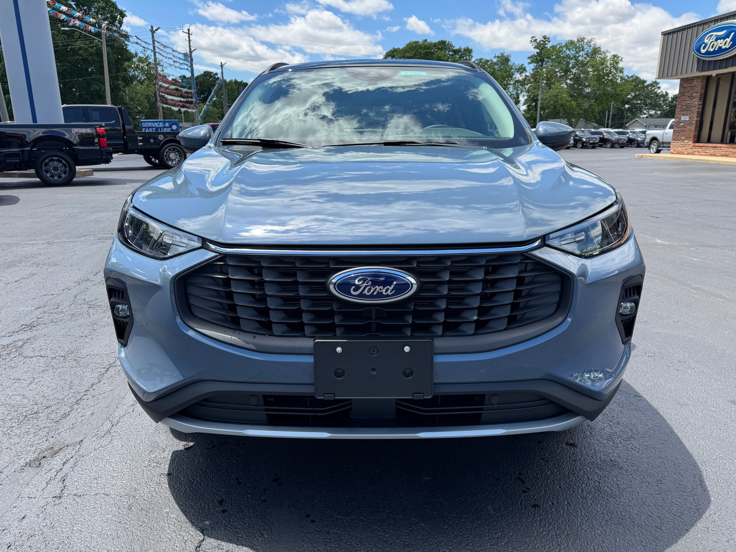 2025 Ford Escape photo 2