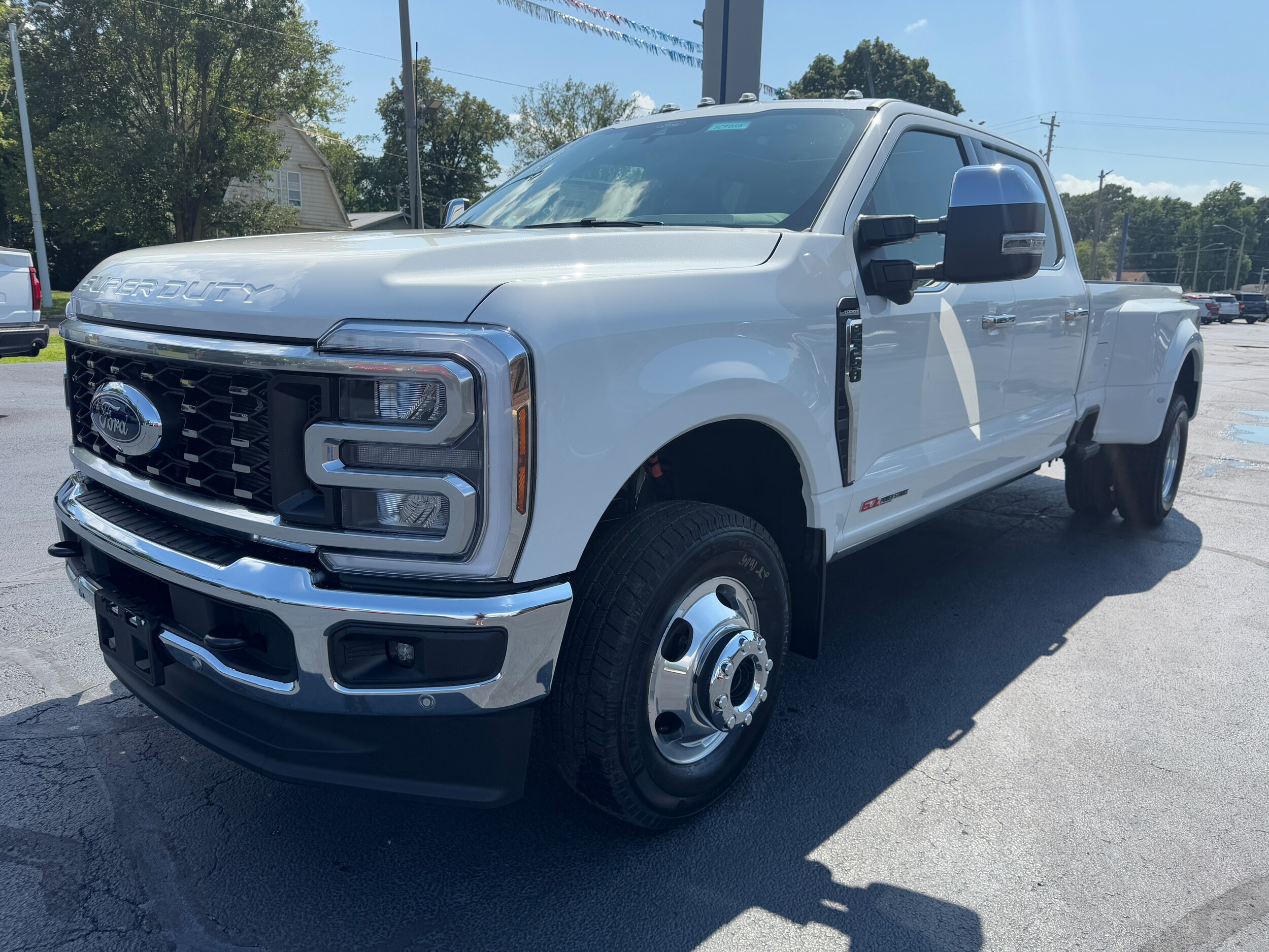 2025 Ford F-350 Lariat photo 3