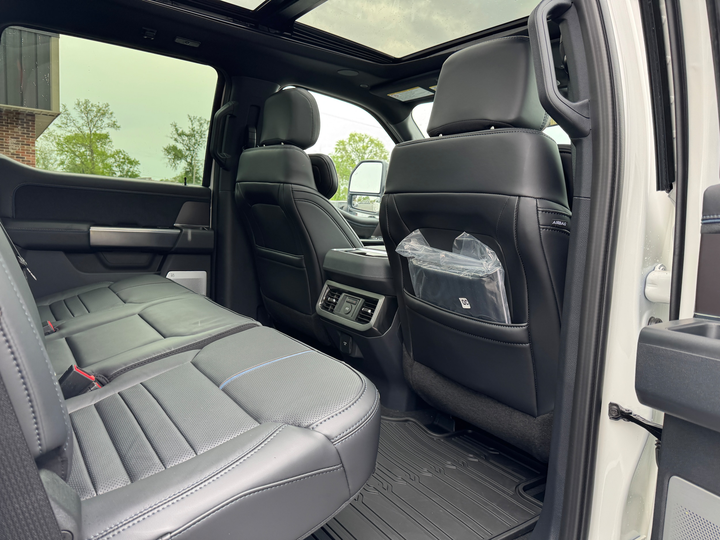 2026 Ford F-250 Super Duty Platinum - Photo 15