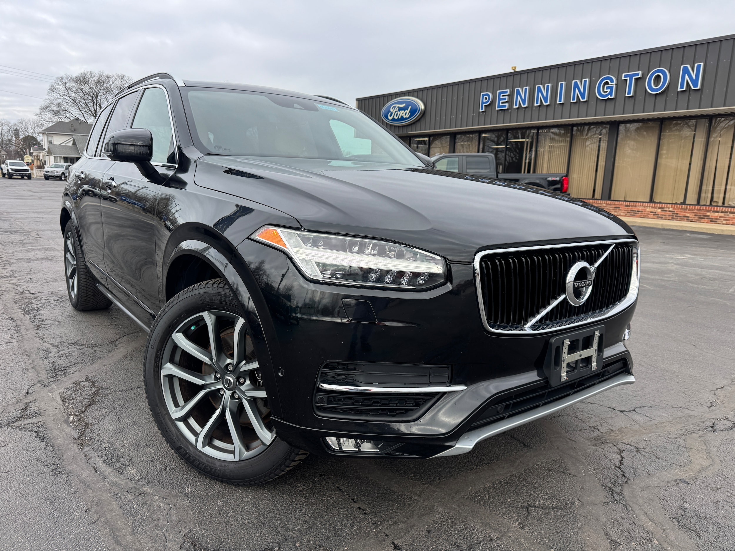 2017 Volvo XC90 Momentum