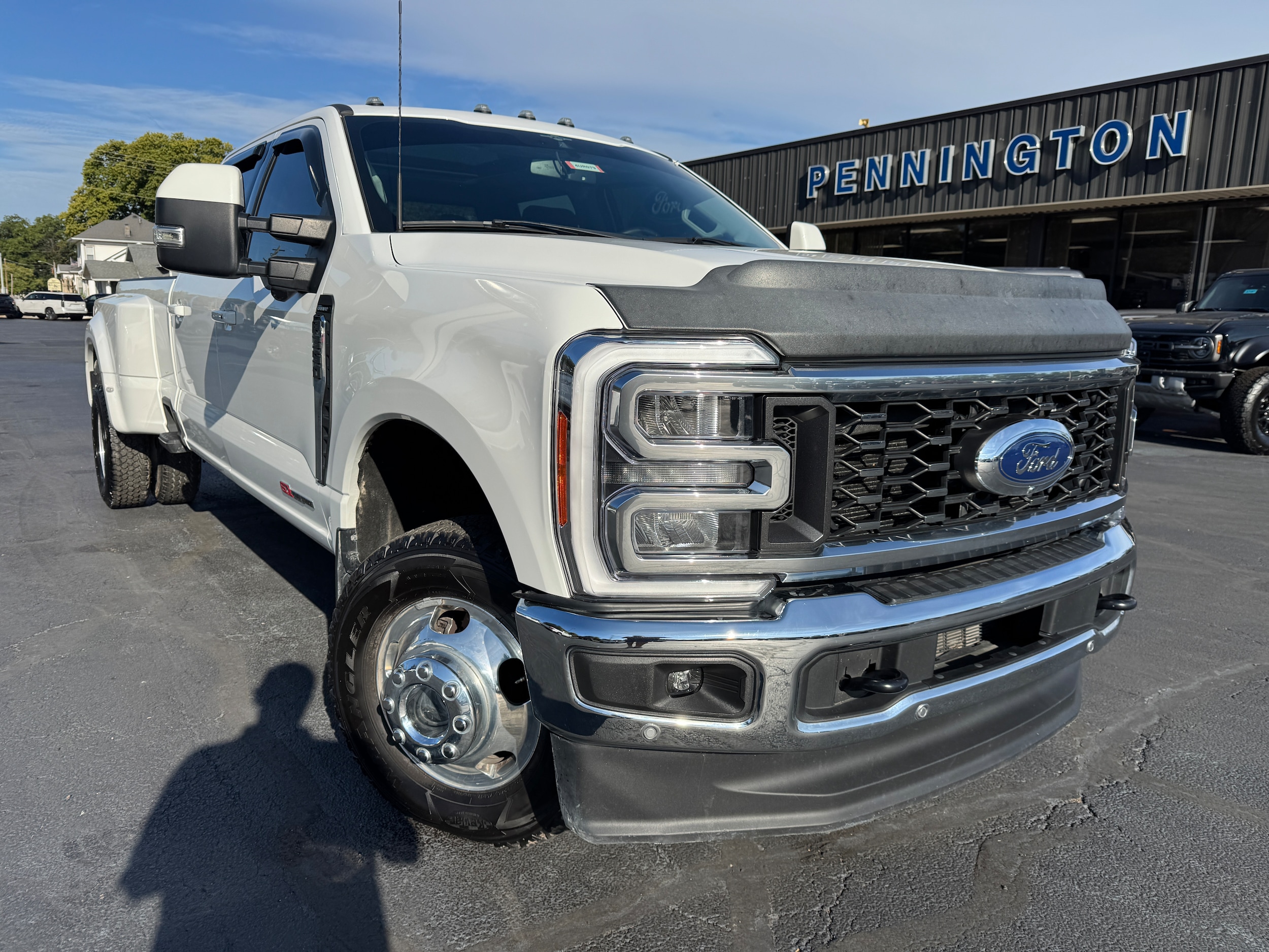 2023 Ford F-350 Super Duty Lariat's photo