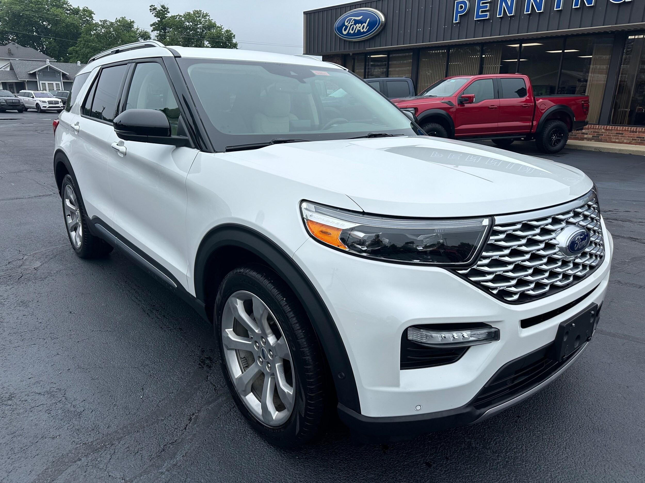 2020 Ford Explorer Platinum photo 2