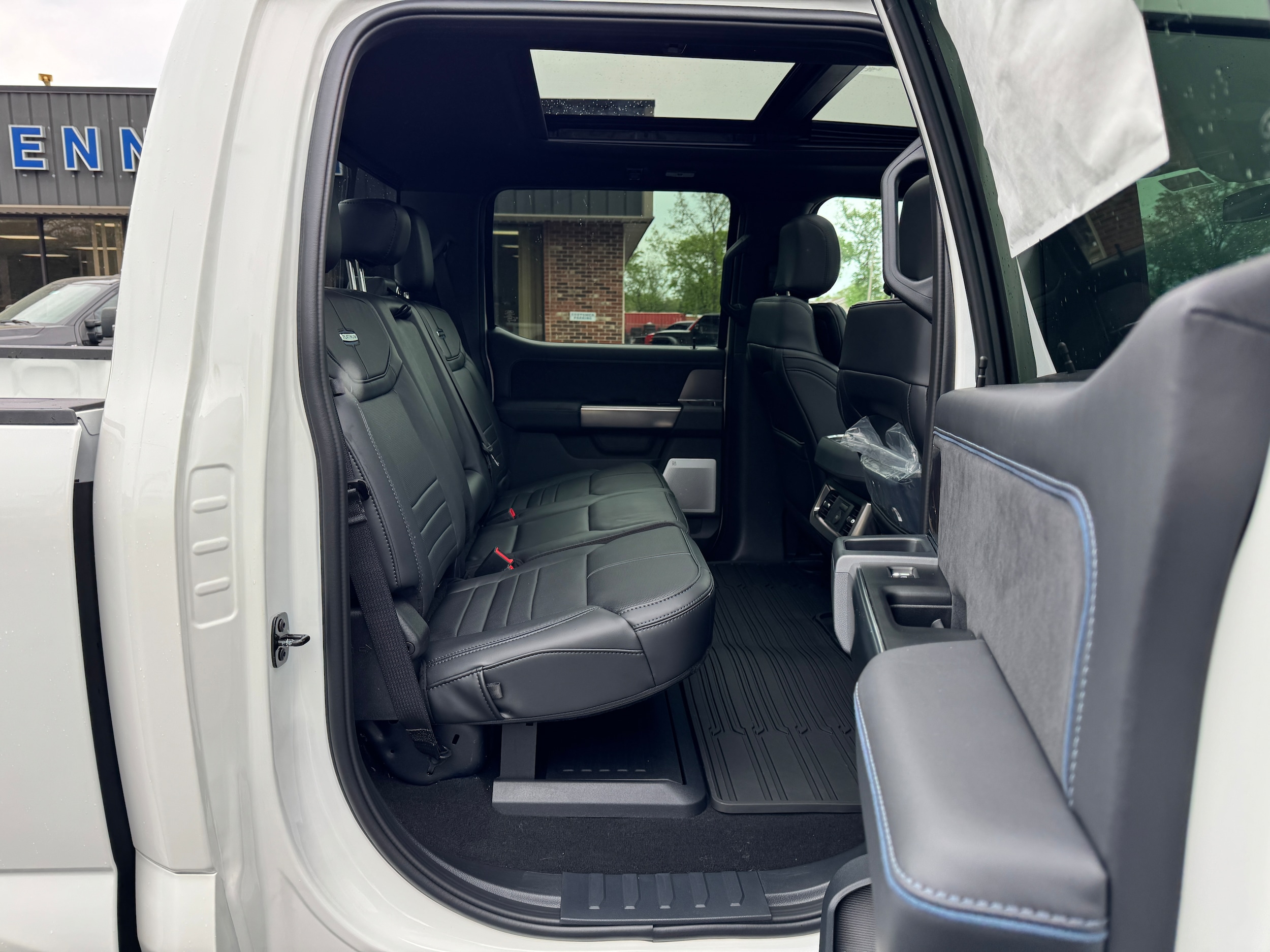 2026 Ford F-250 Super Duty Platinum - Photo 14