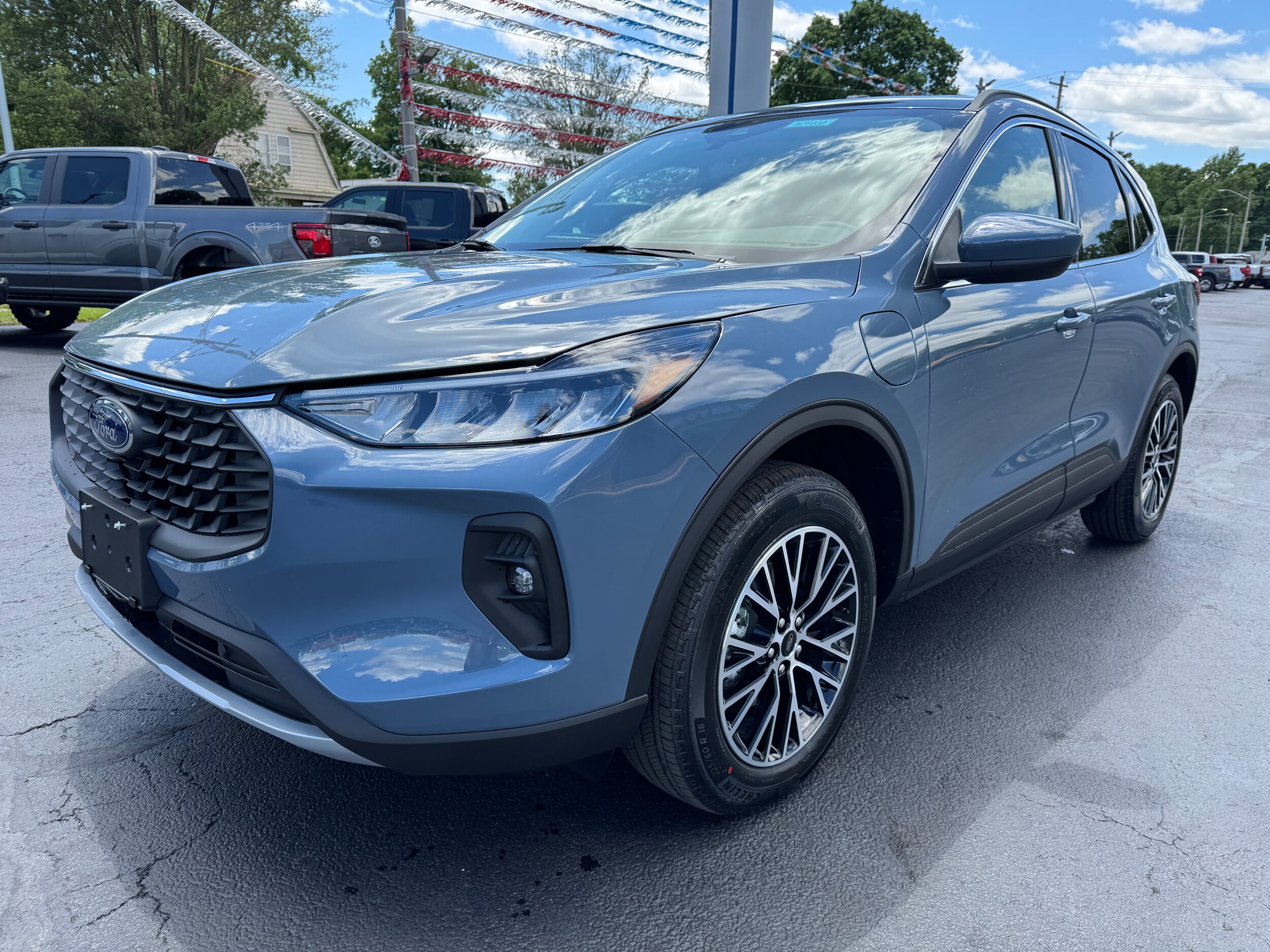 2025 Ford Escape photo 3