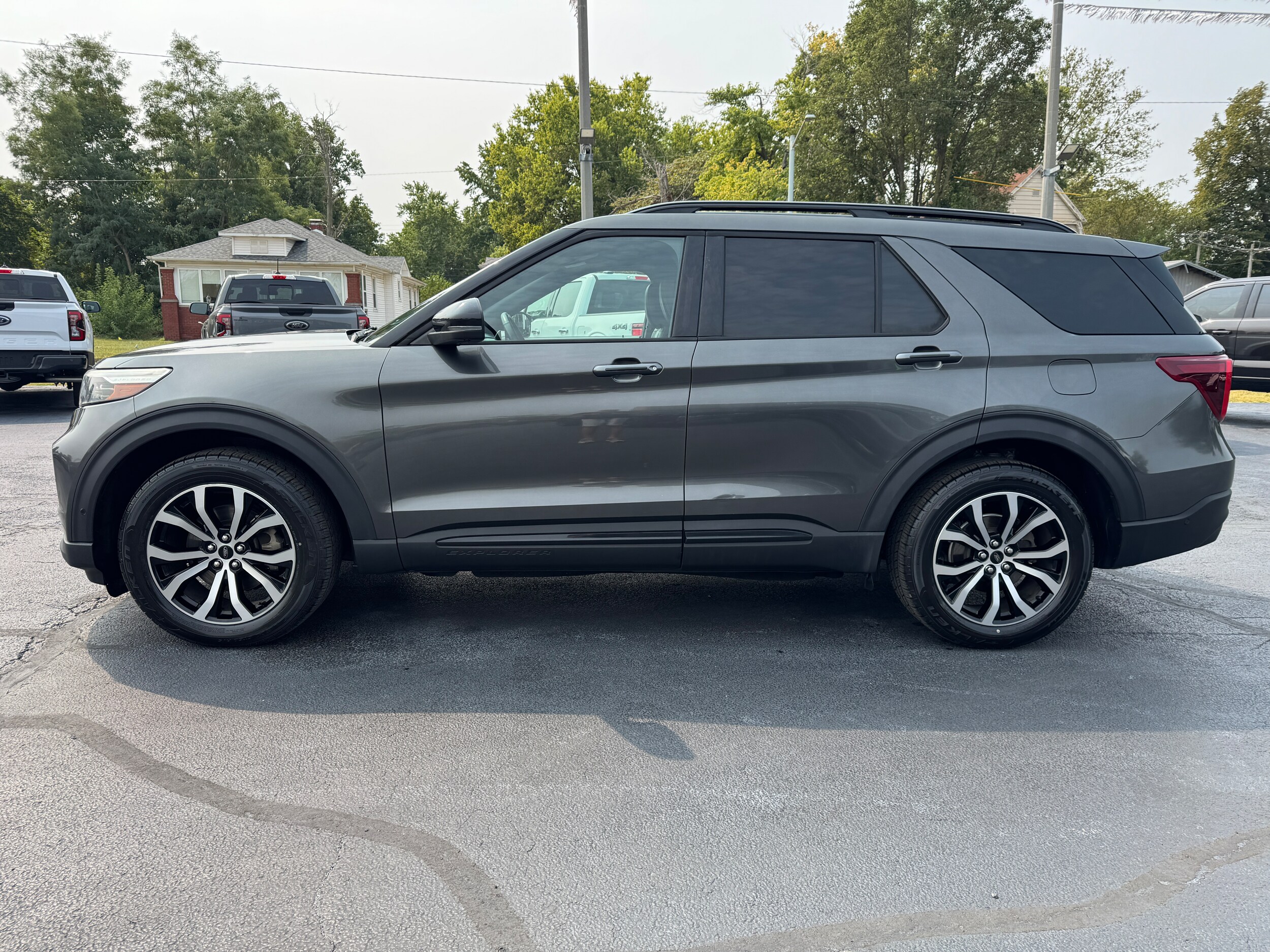 2020 Ford Explorer ST photo 4