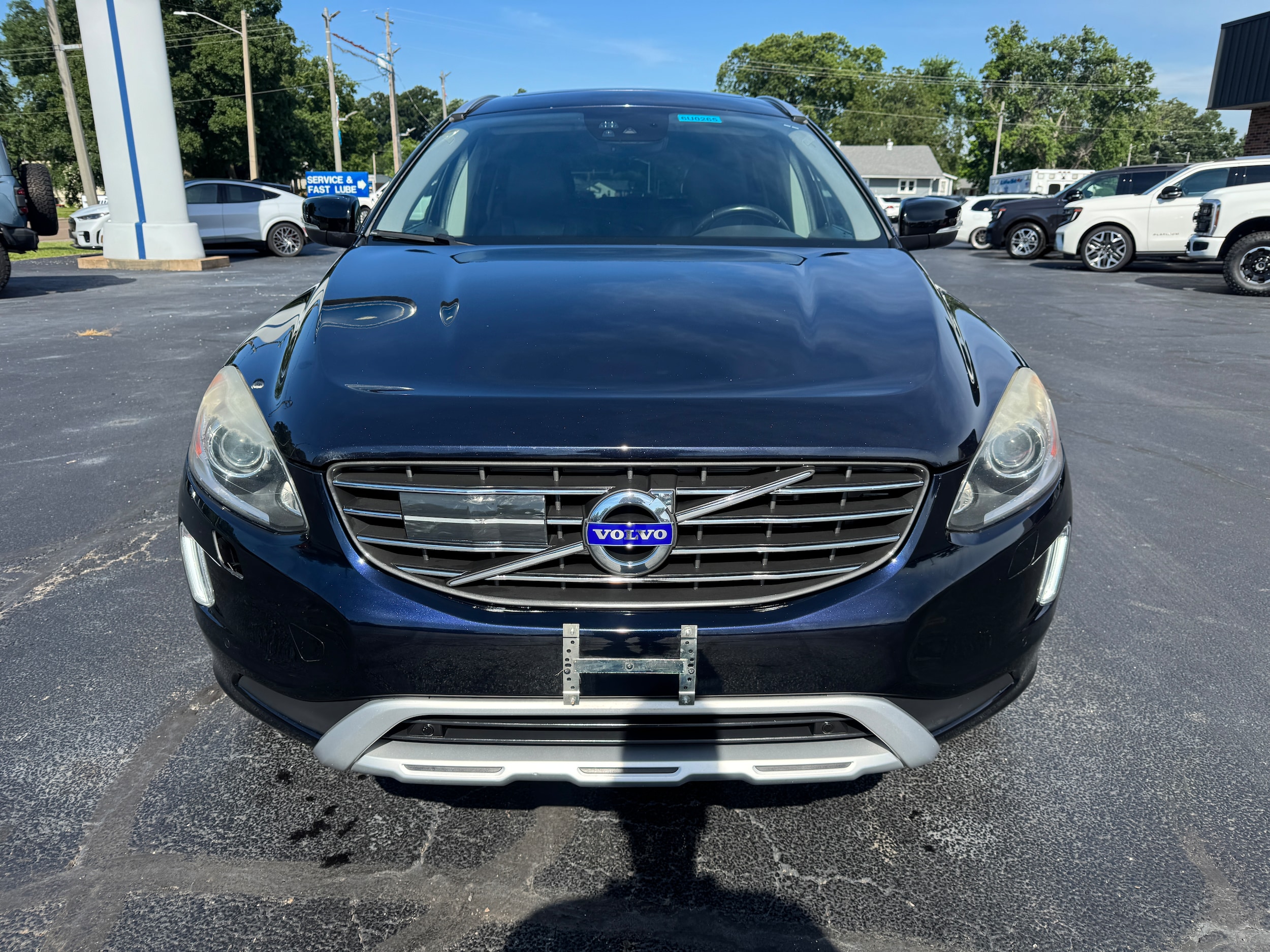 Used 2017 Volvo XC60 T6 Dynamic with VIN YV449MRR9H2033950 for sale in Centralia, IL
