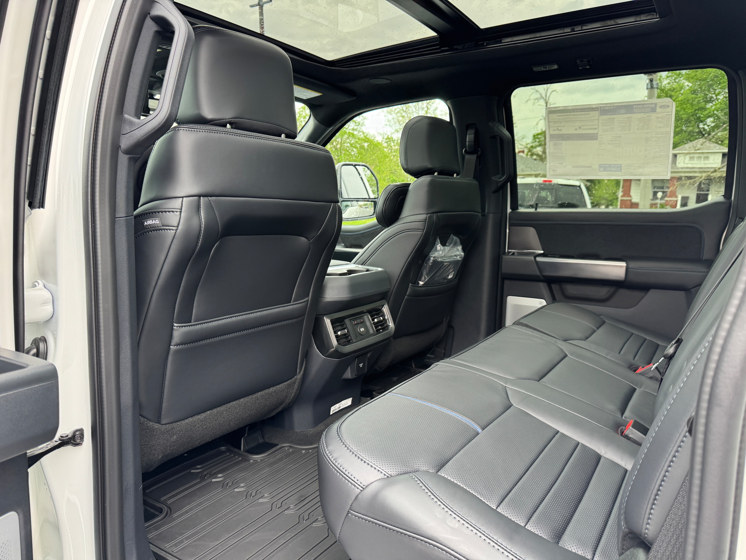 2026 Ford F-250 Super Duty Platinum - Photo 13
