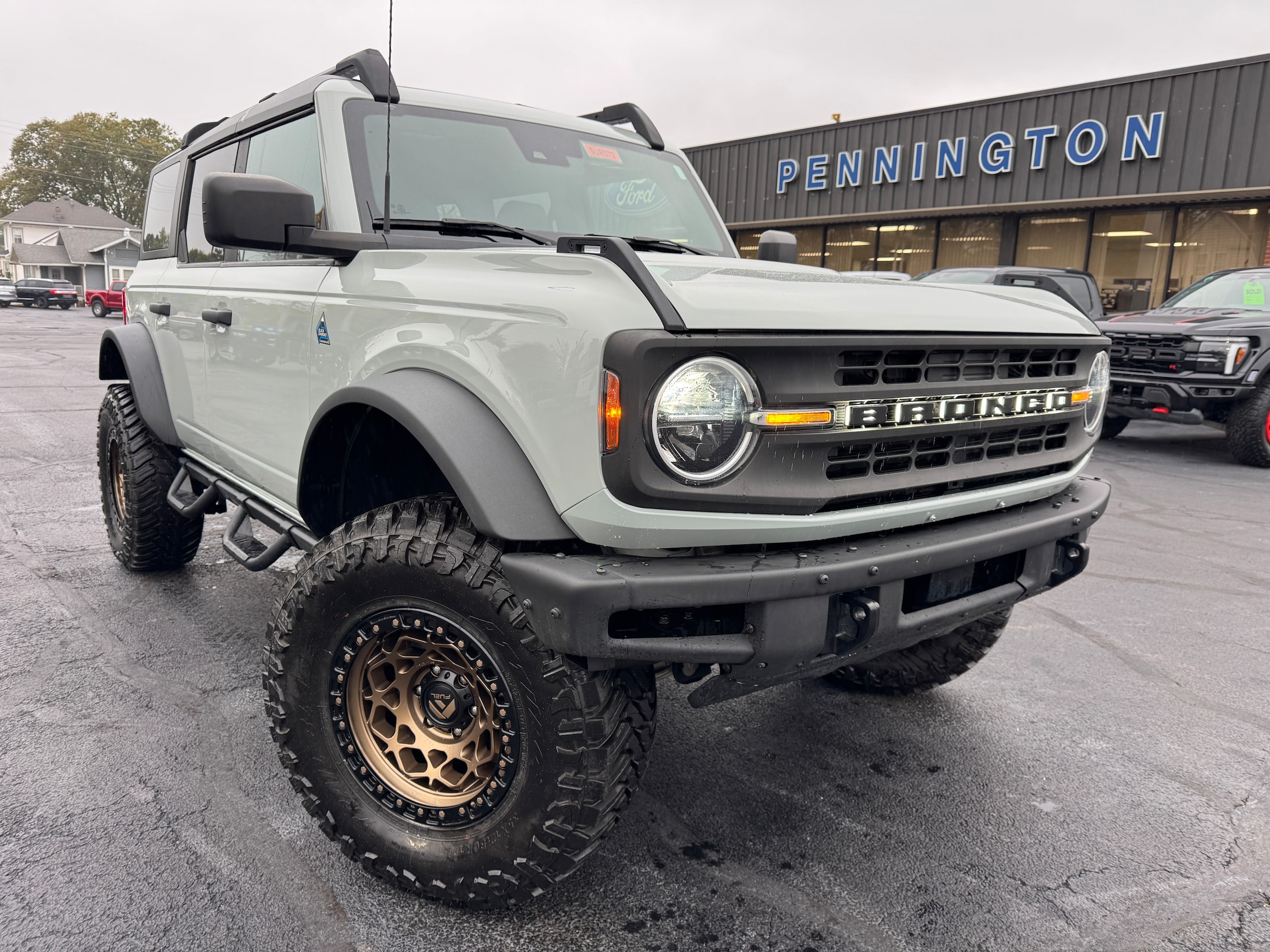 2022 Ford Bronco 4-Door Black Diamond's photo