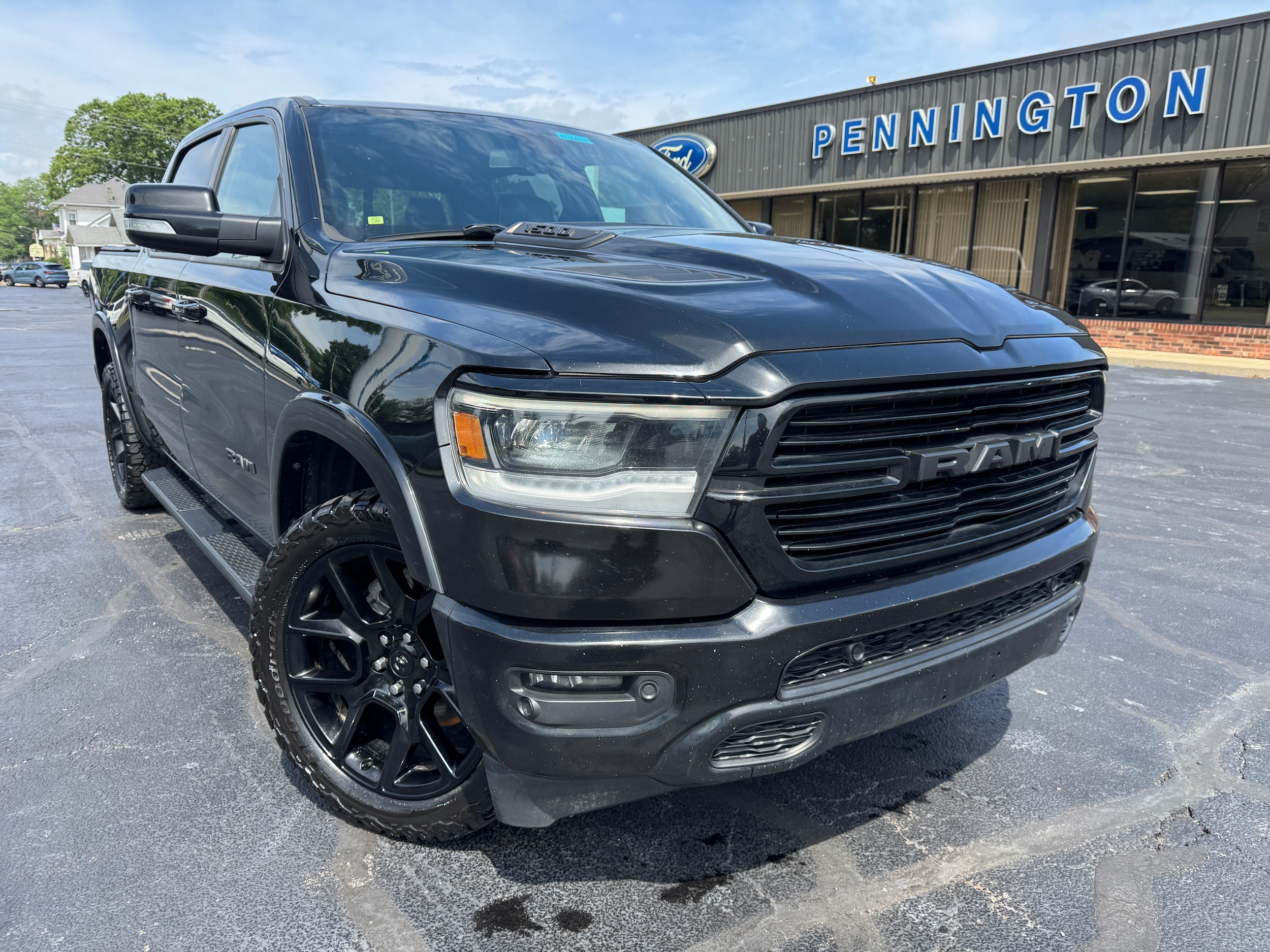 2019 RAM 1500 Laramie 4x4 Crew Cab 5'7's photo