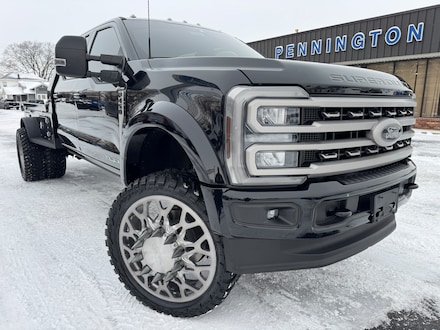 2024 Ford F-450 Chassis Lariat TRUCK