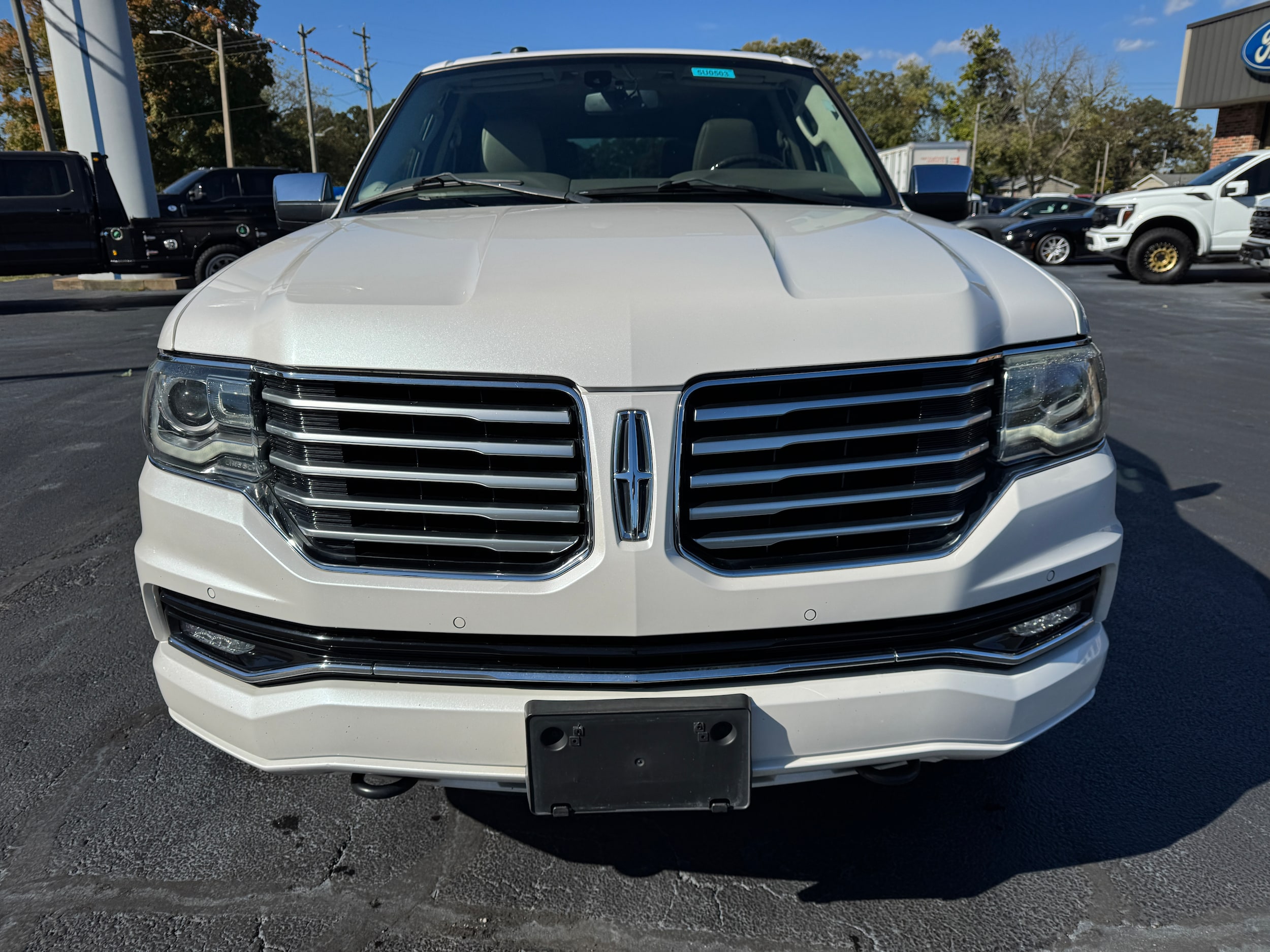 Used 2015 Lincoln Navigator Base with VIN 5LMJJ2JT9FEJ01046 for sale in Centralia, IL