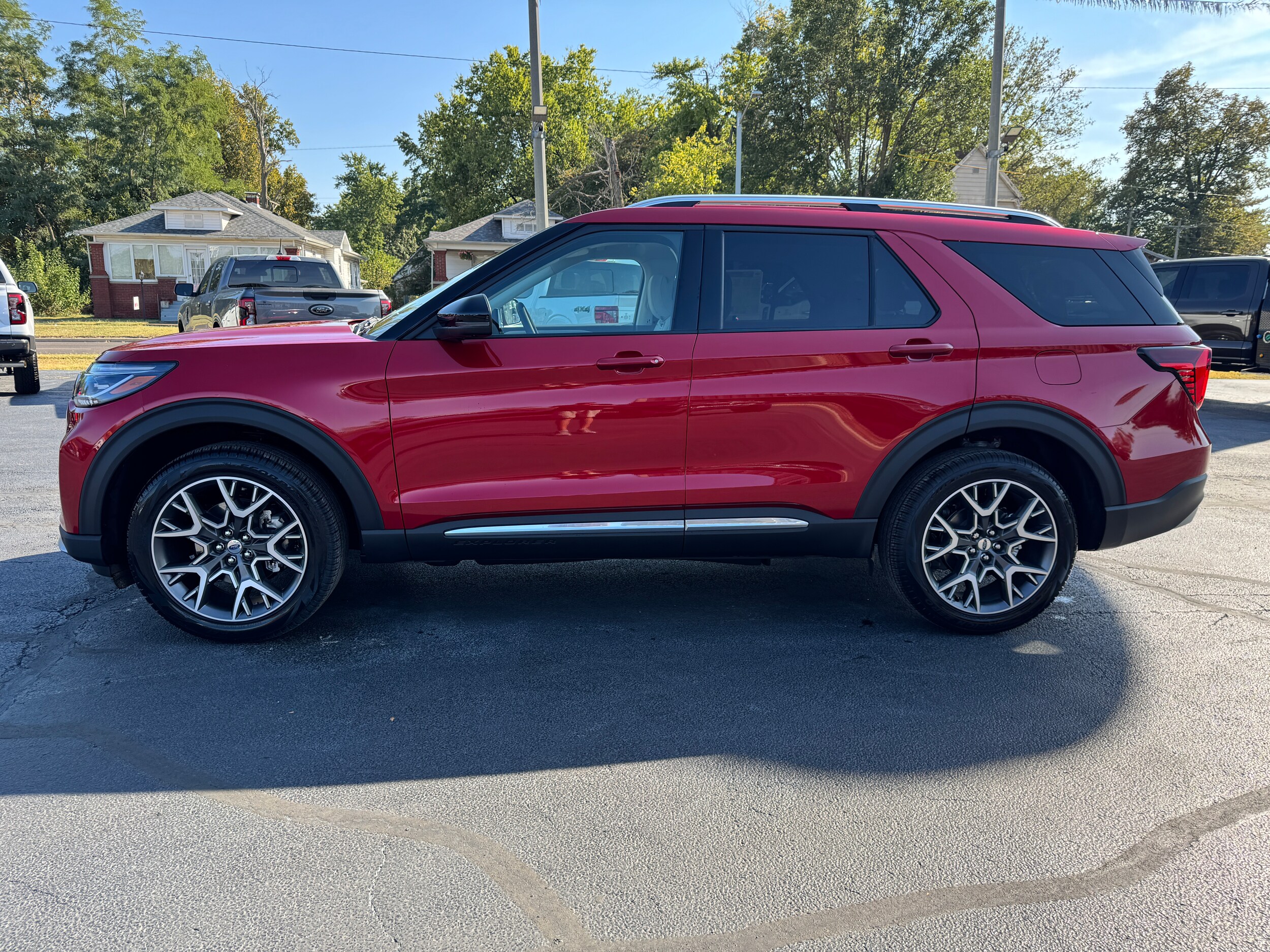 2025 Ford Explorer Platinum photo 2
