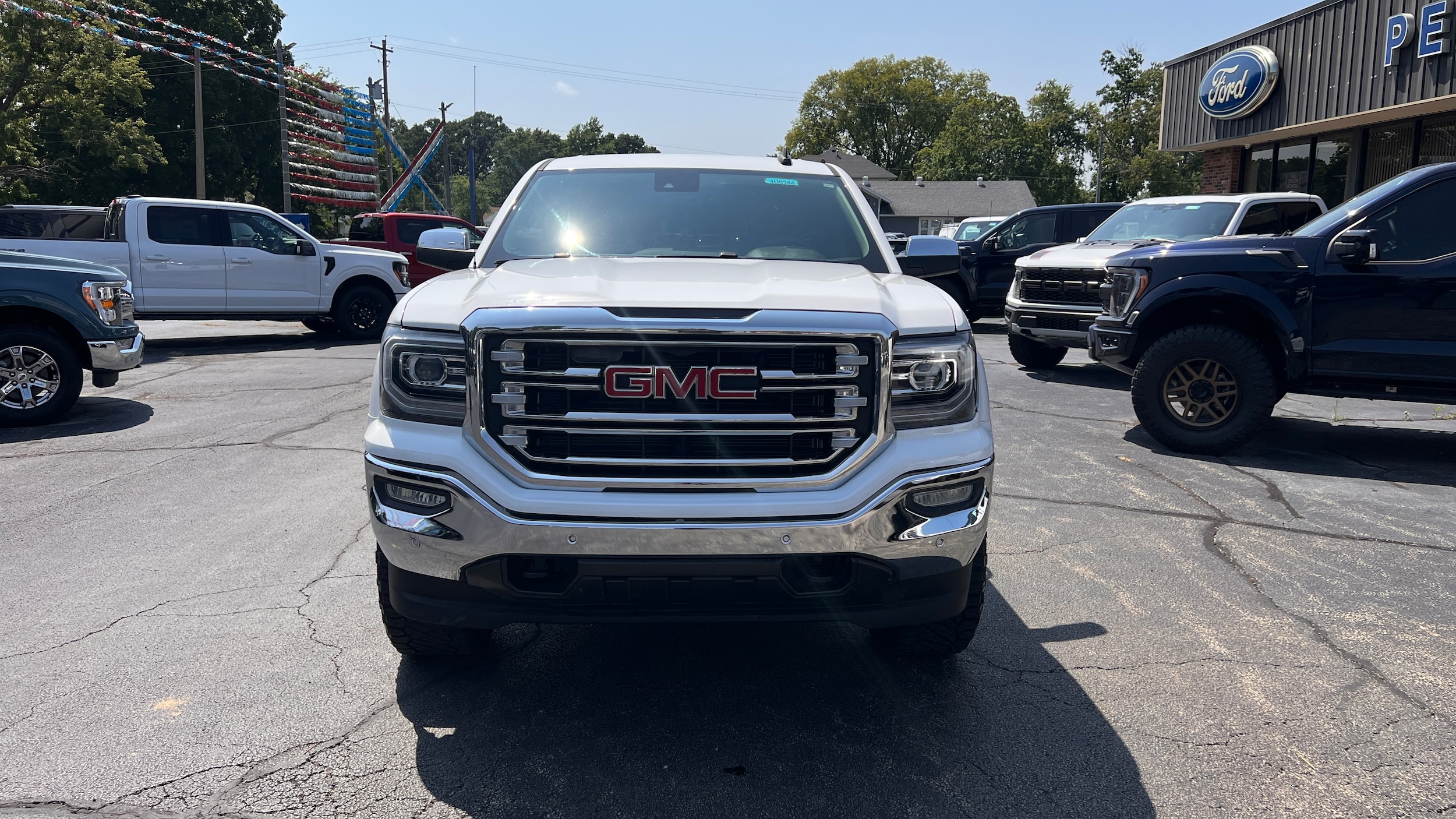 Used 2017 GMC Sierra 1500 SLT with VIN 3GTU2NEC1HG240239 for sale in Centralia, IL