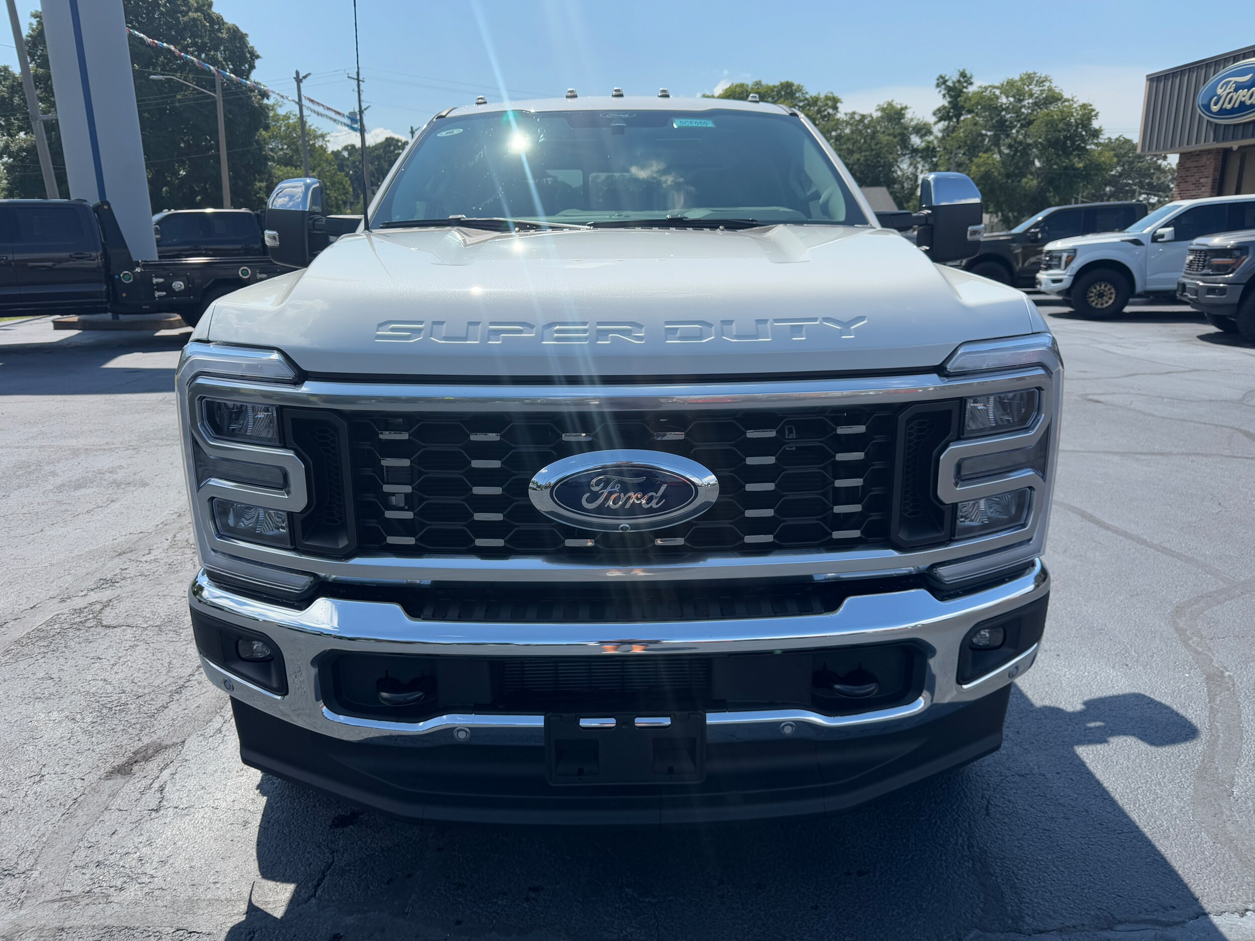 2025 Ford F-350 Lariat photo 2