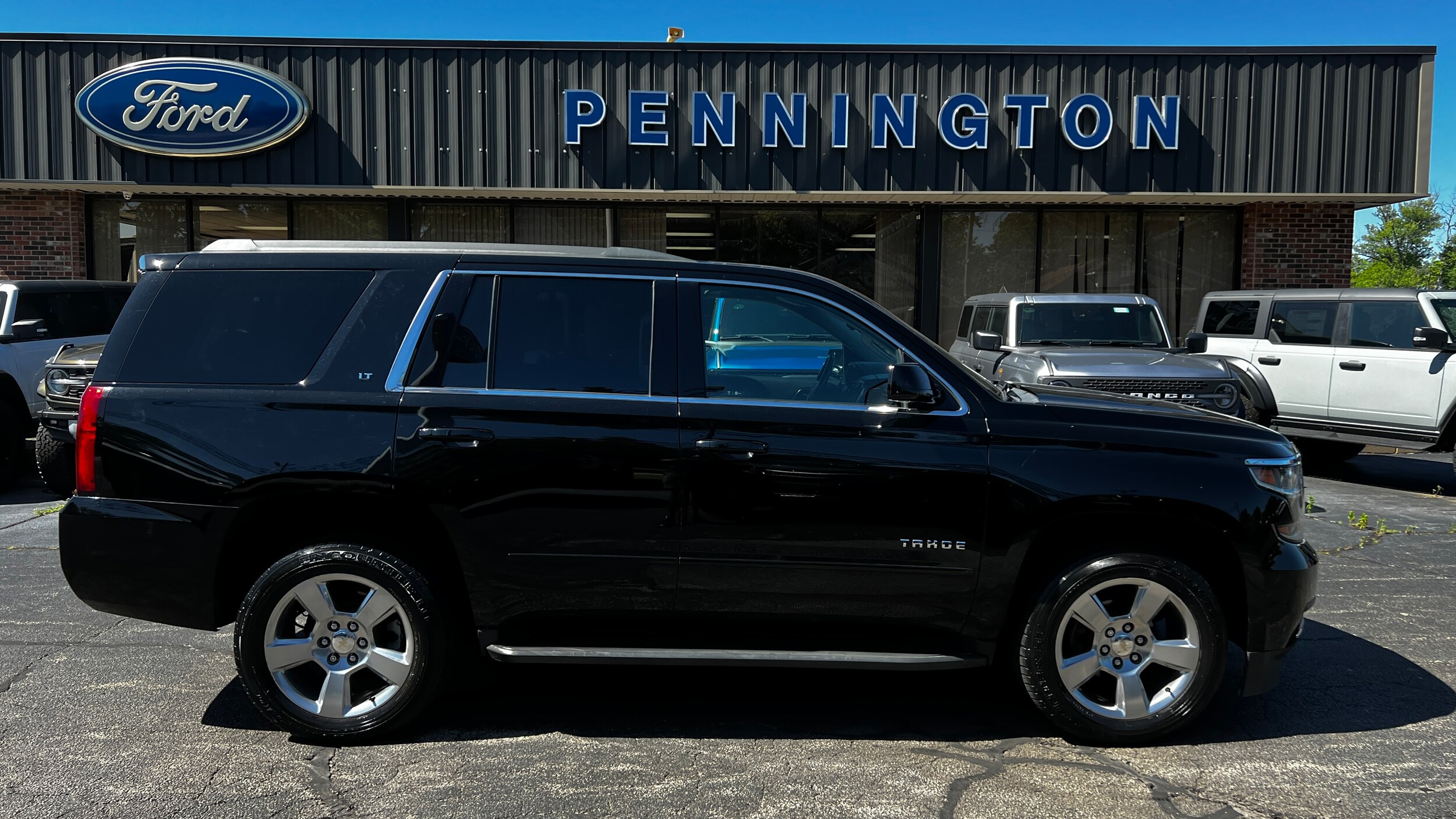 Used 2018 Chevrolet Tahoe LT with VIN 1GNSKBKC8JR201154 for sale in Centralia, IL