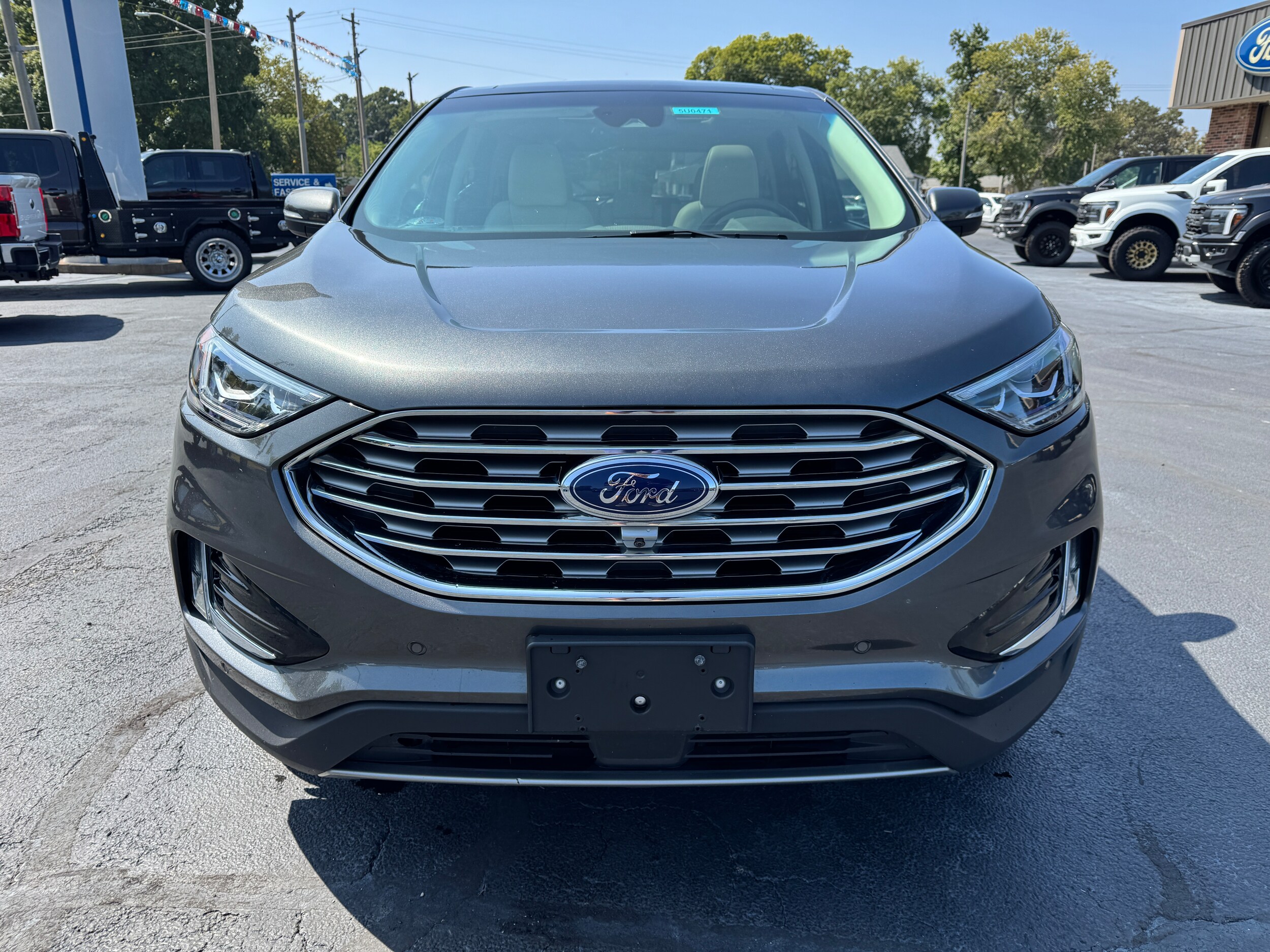 2020 Ford Edge Titanium photo 2