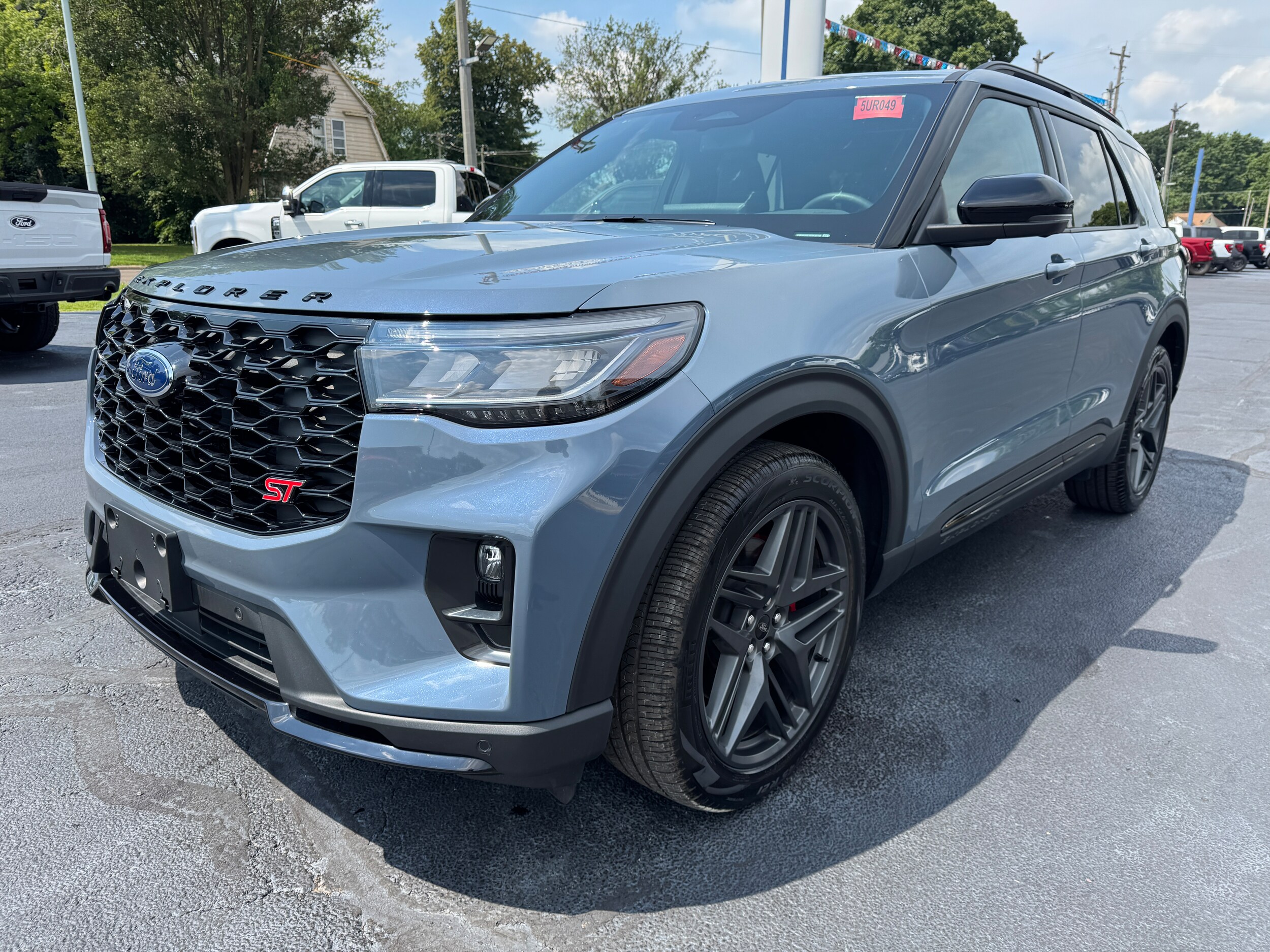 2025 Ford Explorer ST photo 3