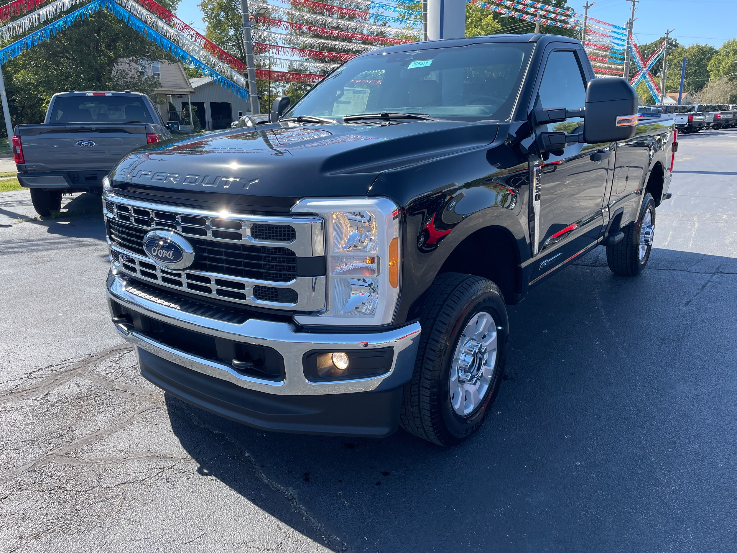 2023 Ford F-350 XLT photo 4