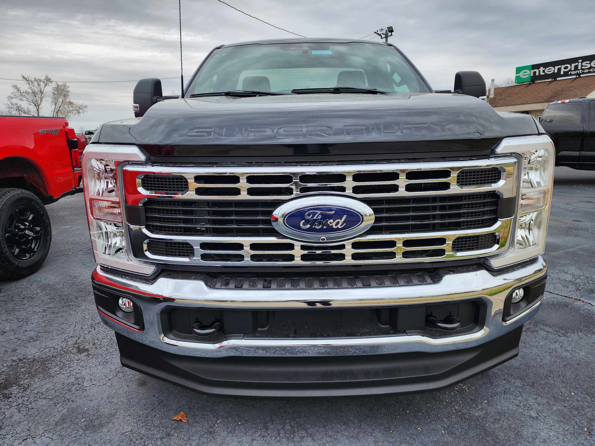 2023 Ford F-350 XLT photo 2