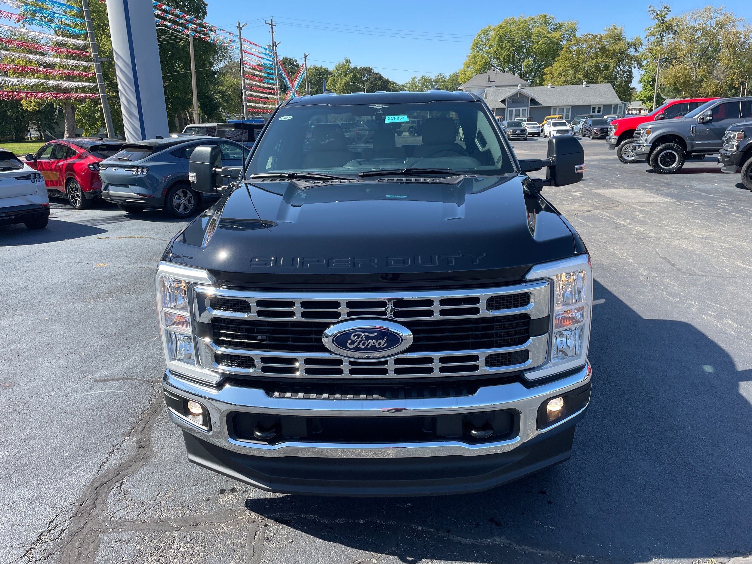 2023 Ford F-350 XLT photo 3
