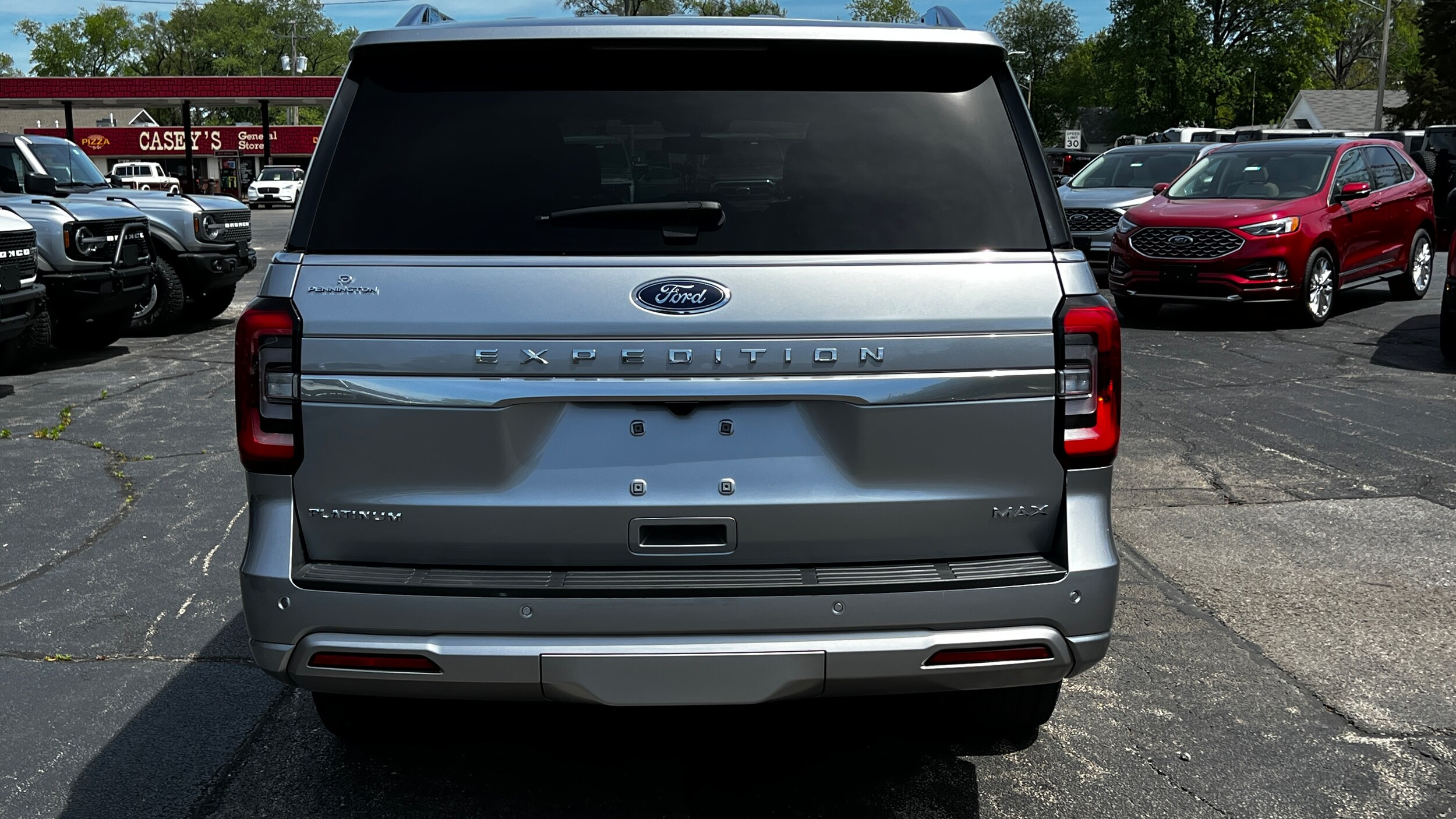 2023 Ford Expedition MAX Platinum photo 4