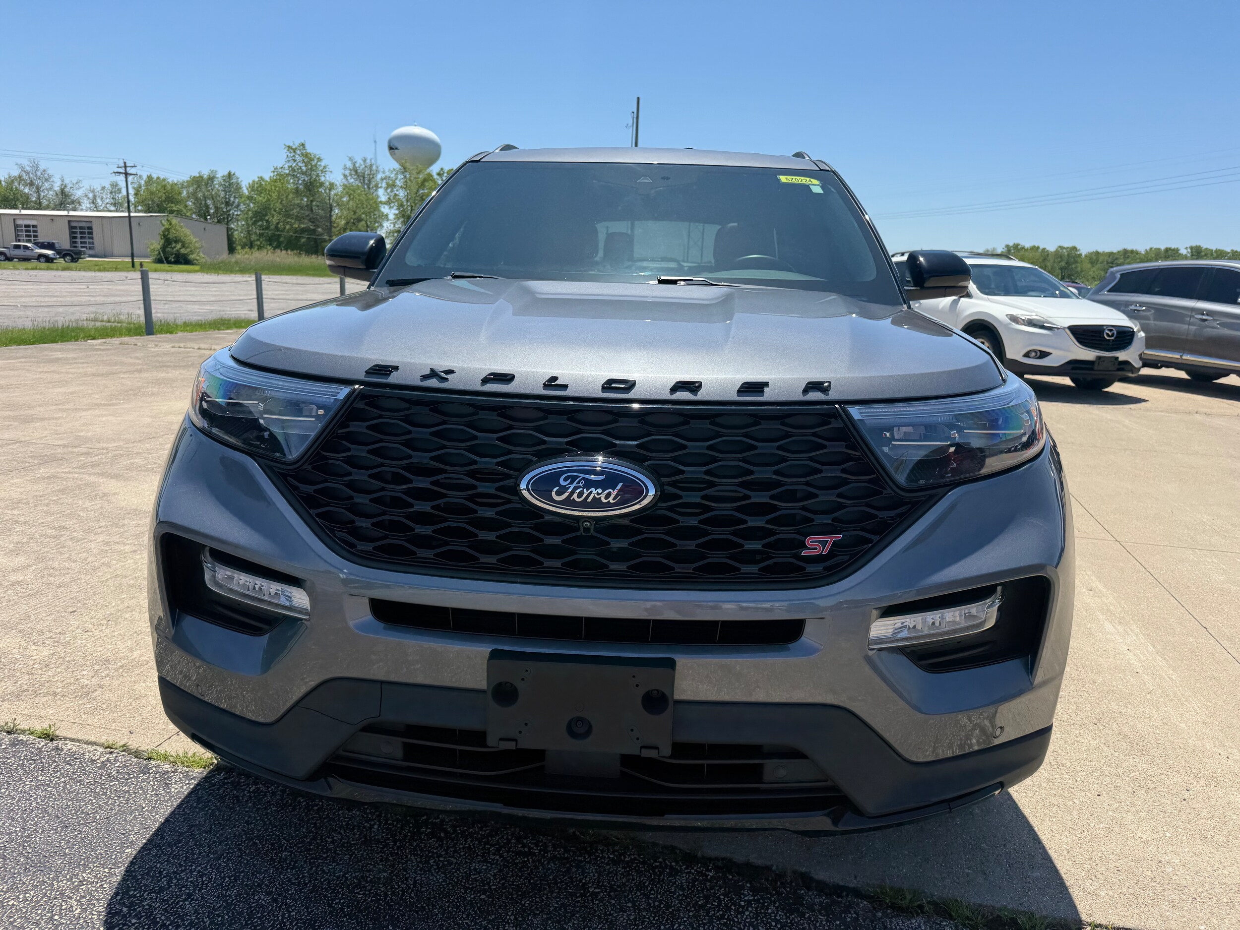 2022 Ford Explorer ST photo 2