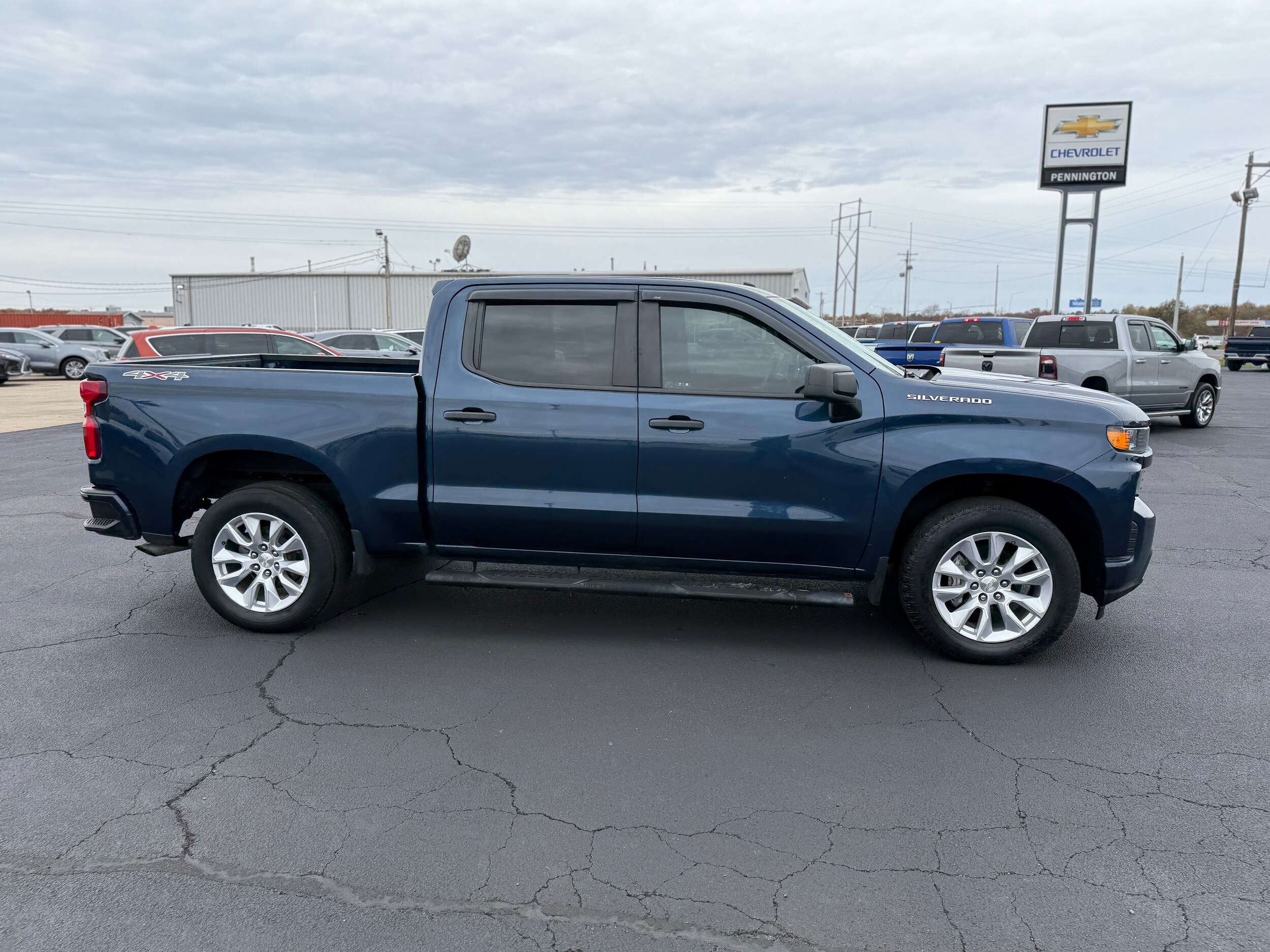 2021 Chevrolet Silverado 1500 Custom photo 3