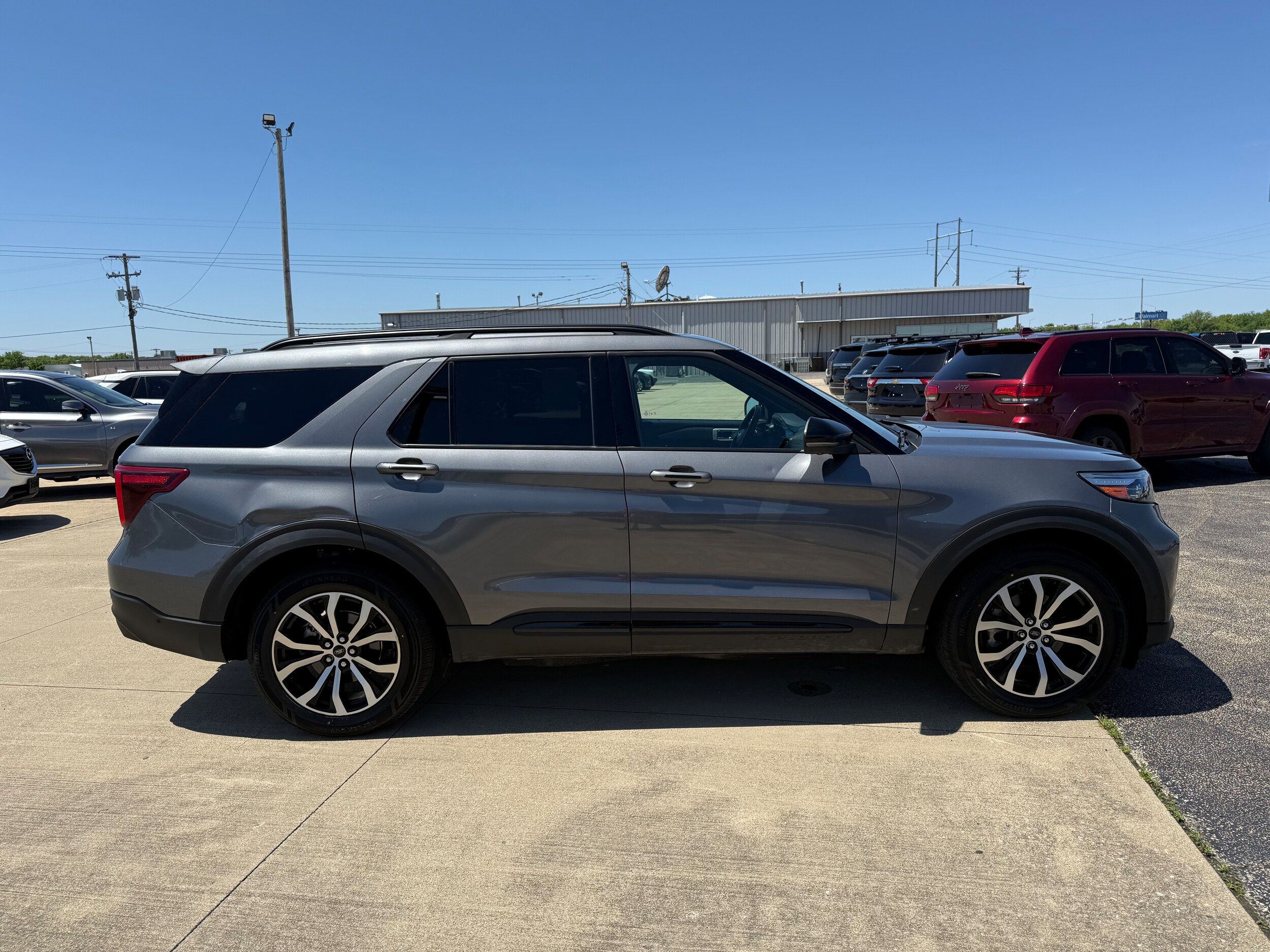 2022 Ford Explorer ST photo 4