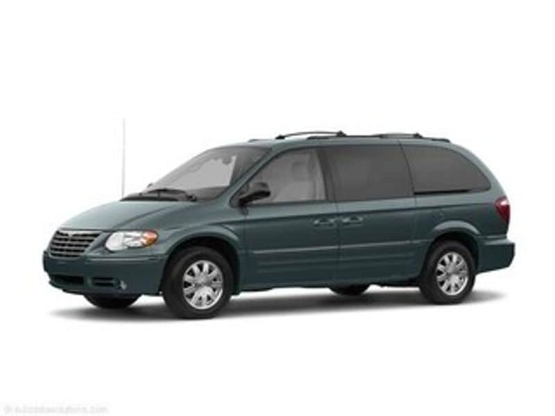 2005 Chrysler Town & Country Touring's photo