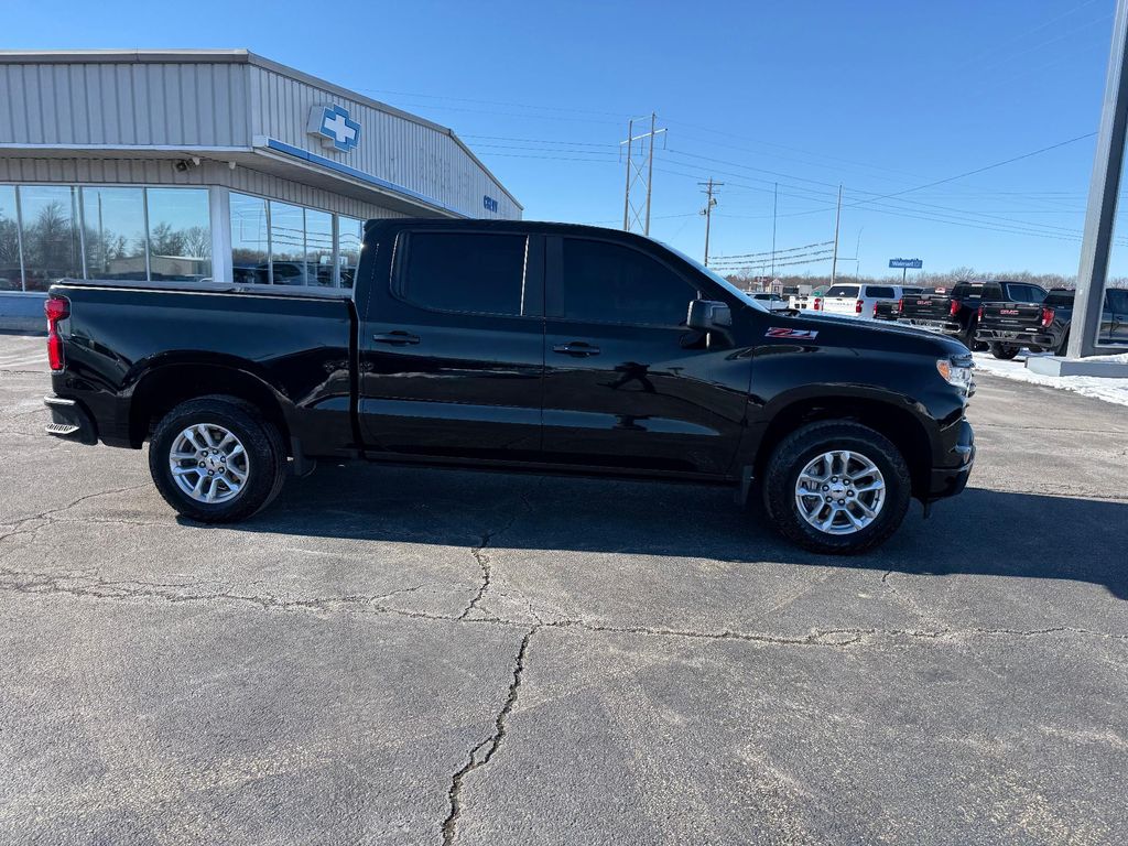 2023 Chevrolet Silverado 1500 RST photo 4