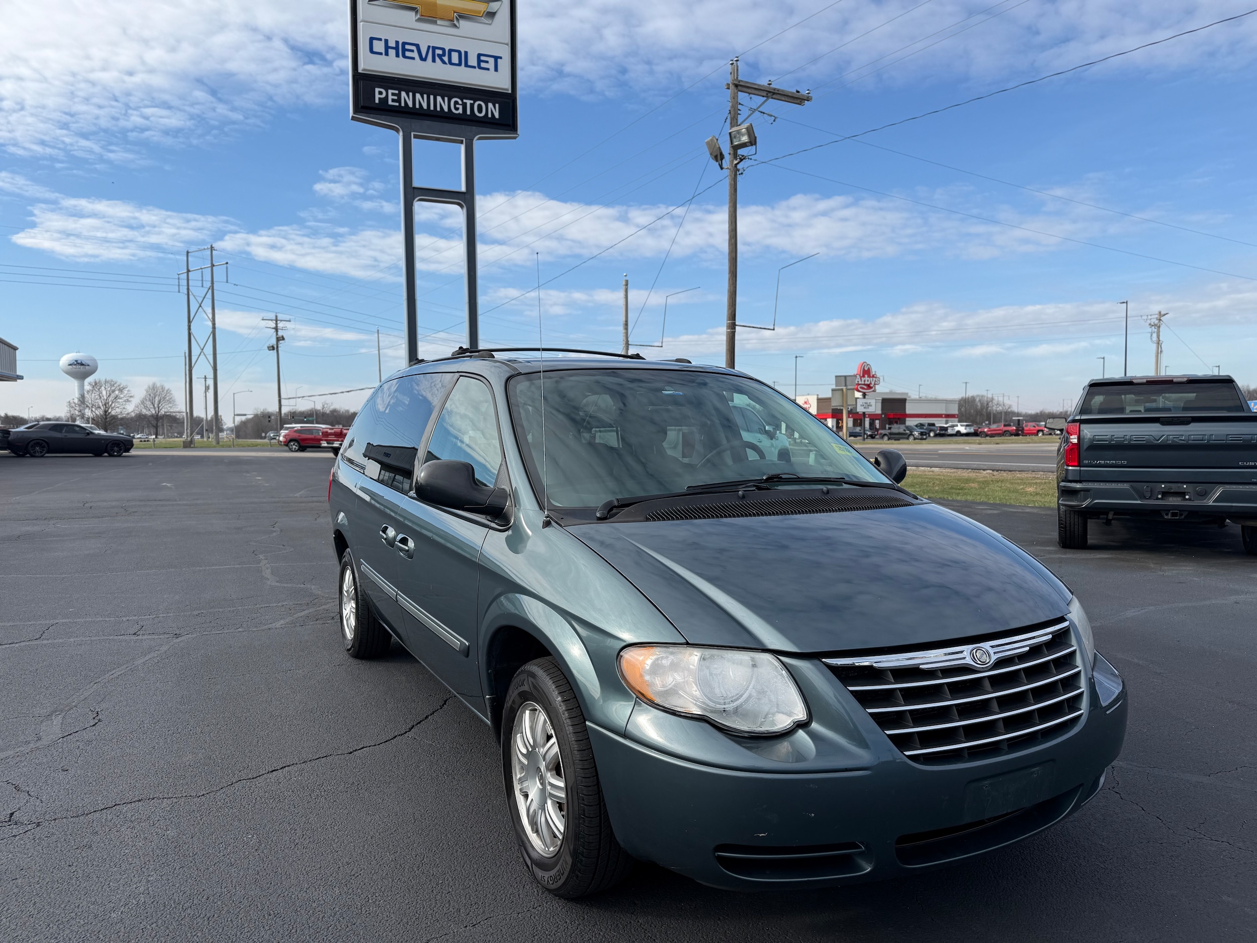 2005 Chrysler Town & Country Touring's photo
