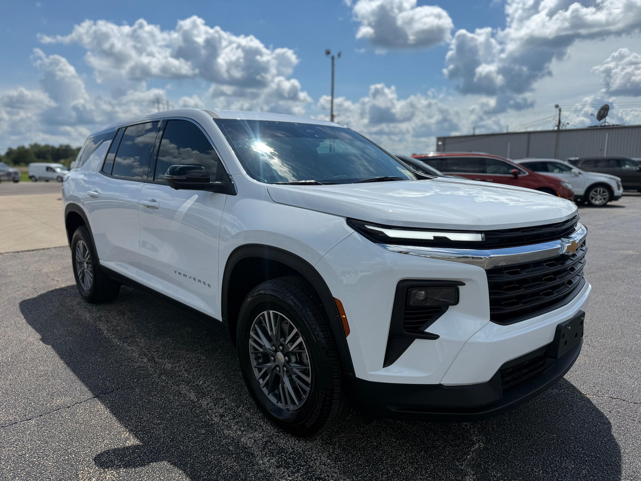 2024 Chevrolet Traverse LS photo 3