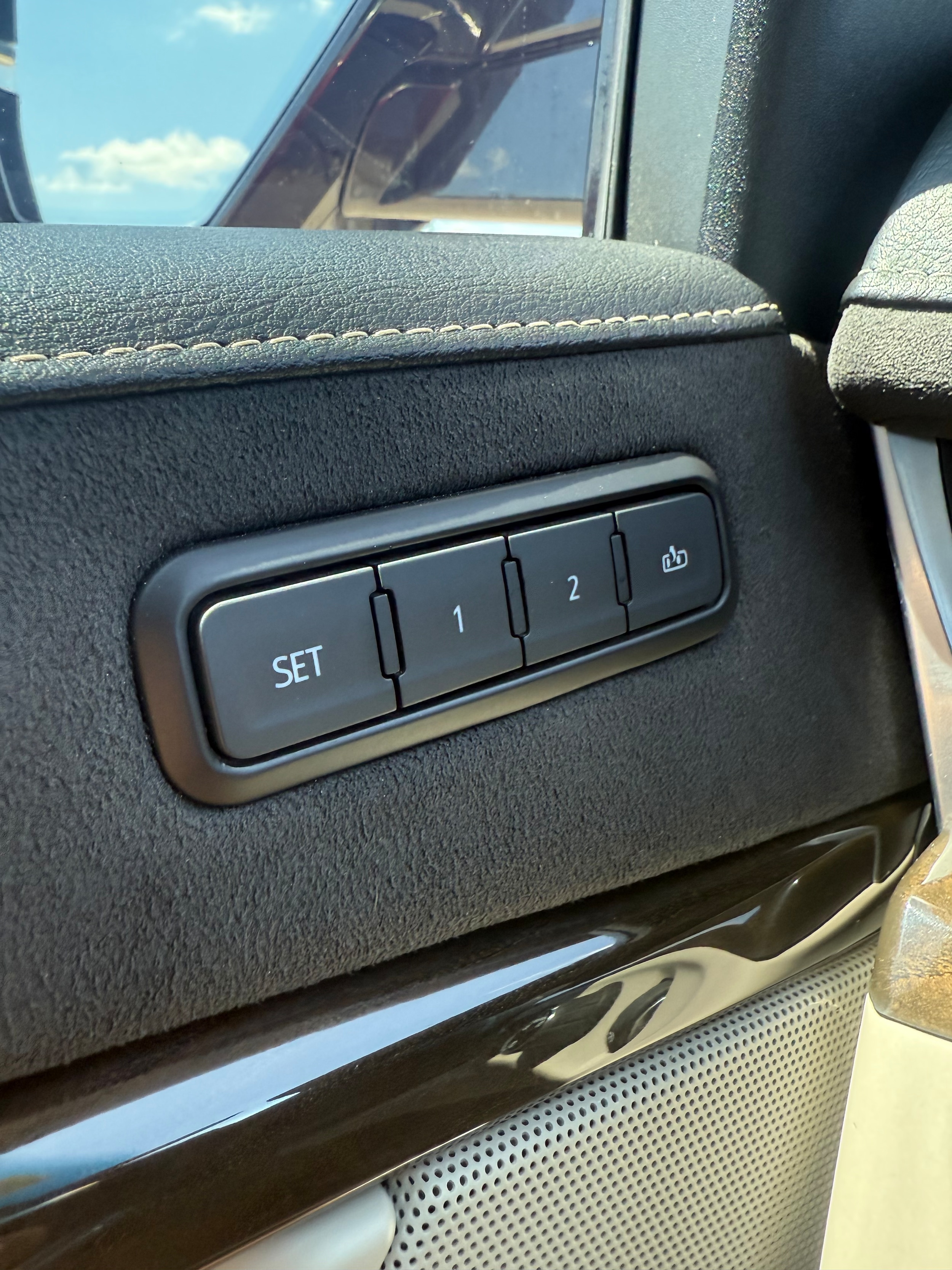 2020 Cadillac Escalade ESV Premium Luxury - Photo 25