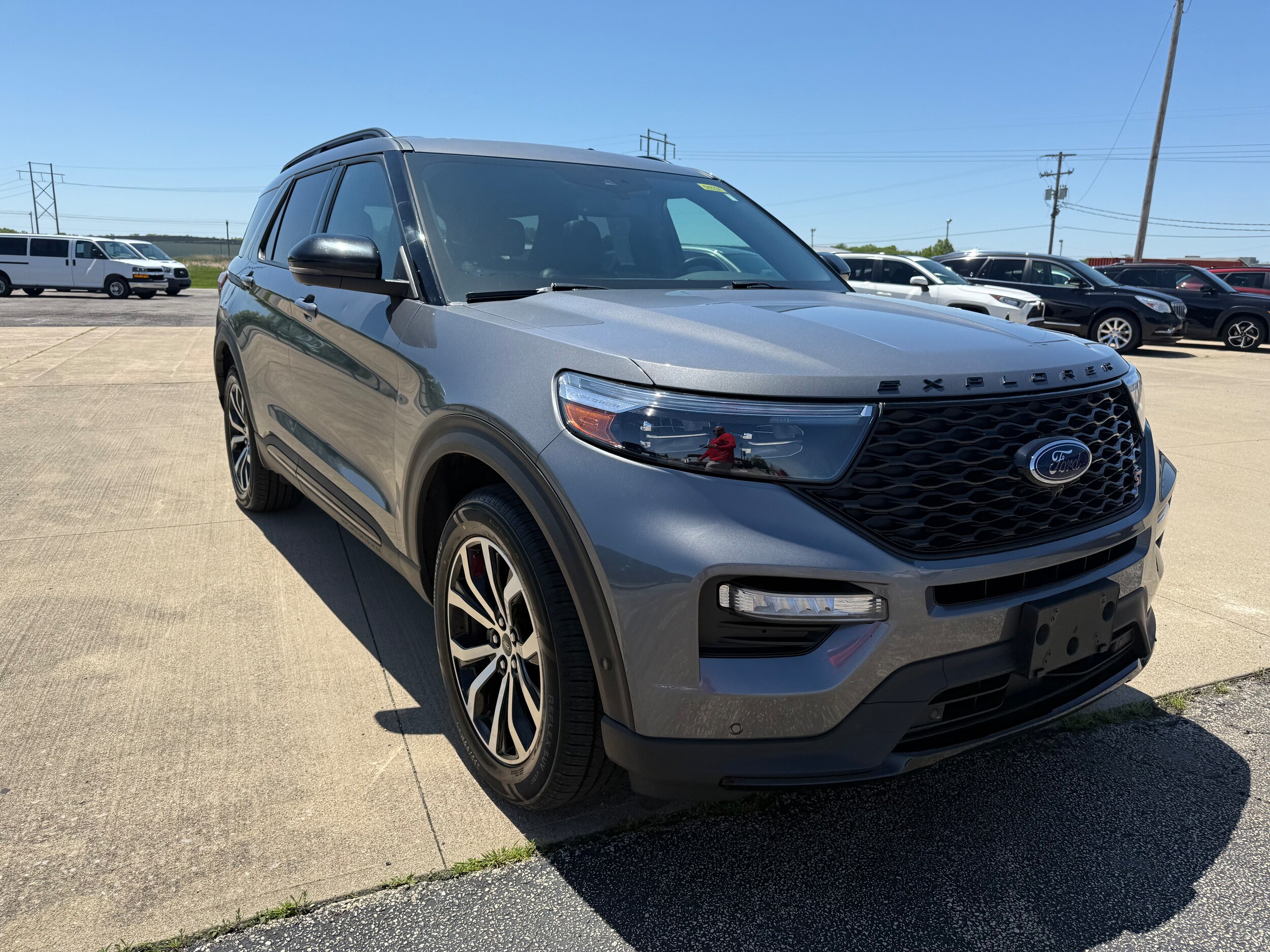 2022 Ford Explorer ST photo 3