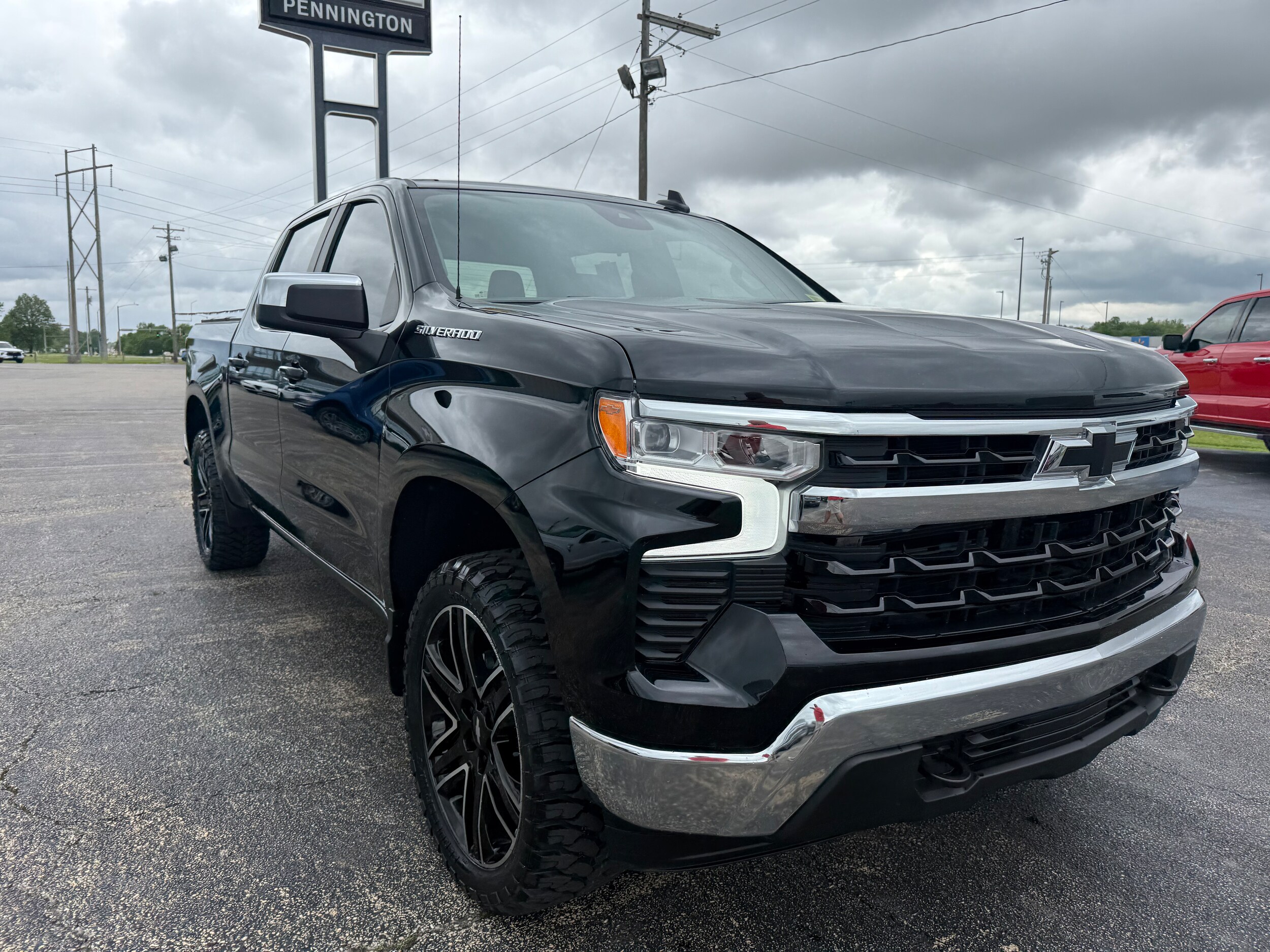 2023 Chevrolet Silverado 1500 LT photo 3