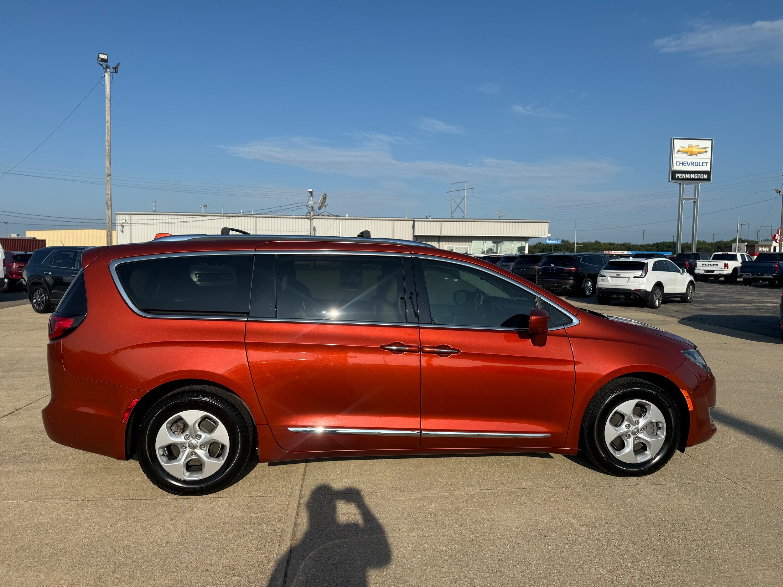 2018 Chrysler Pacifica Hybrid Touring L photo 4
