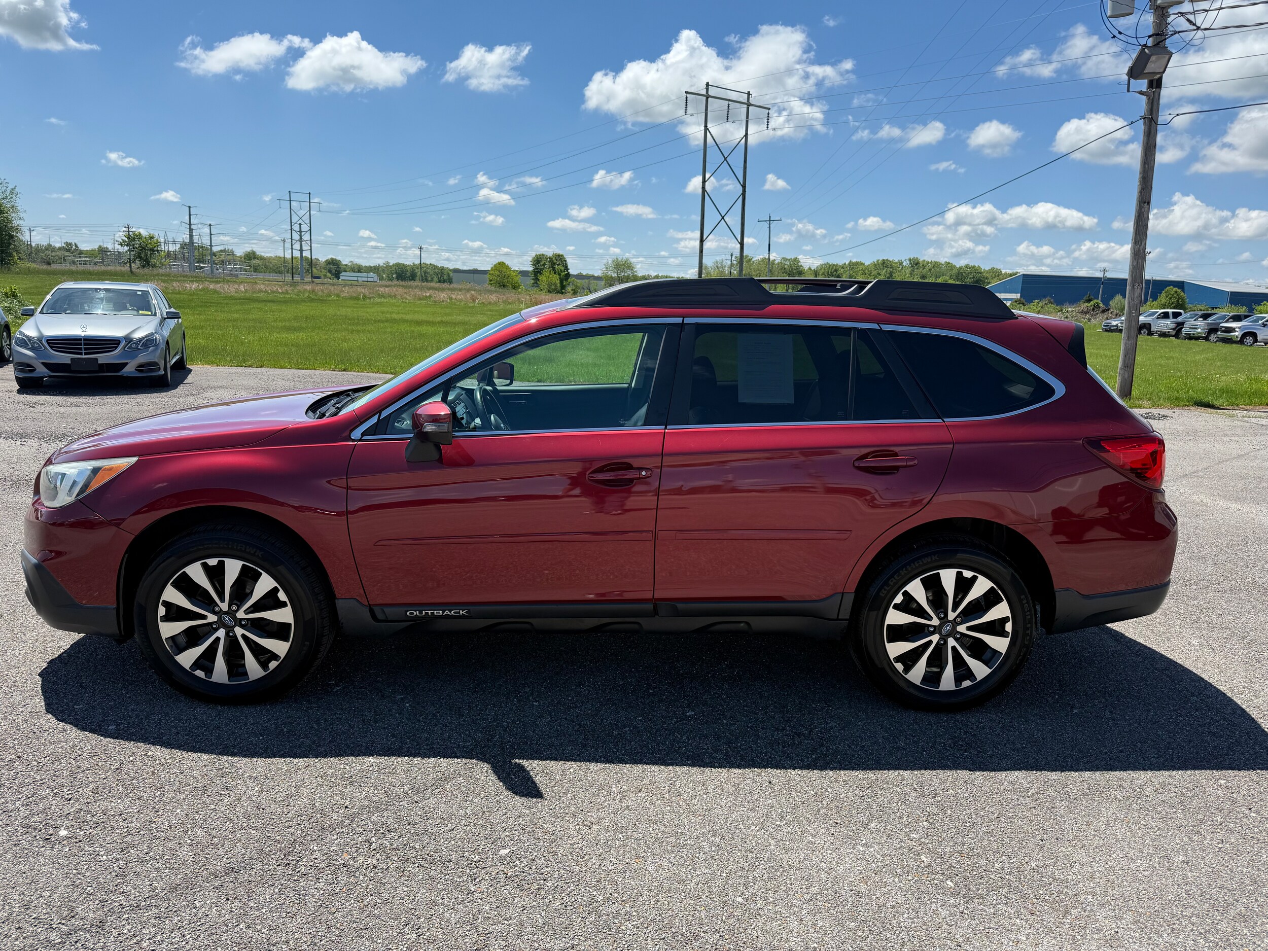 2017 Subaru Outback Limited photo 2
