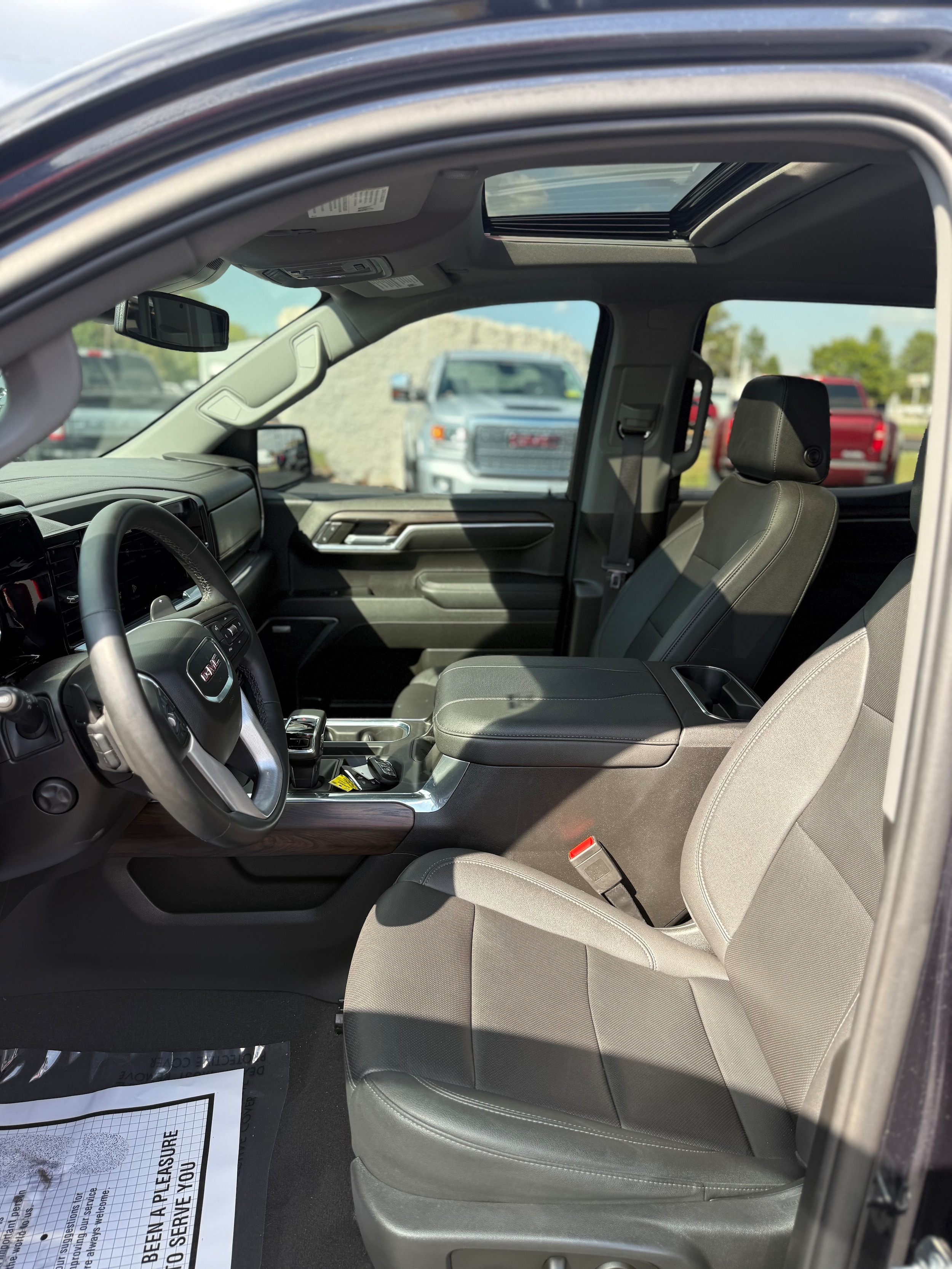 2023 GMC Sierra 1500 SLT - Photo 13