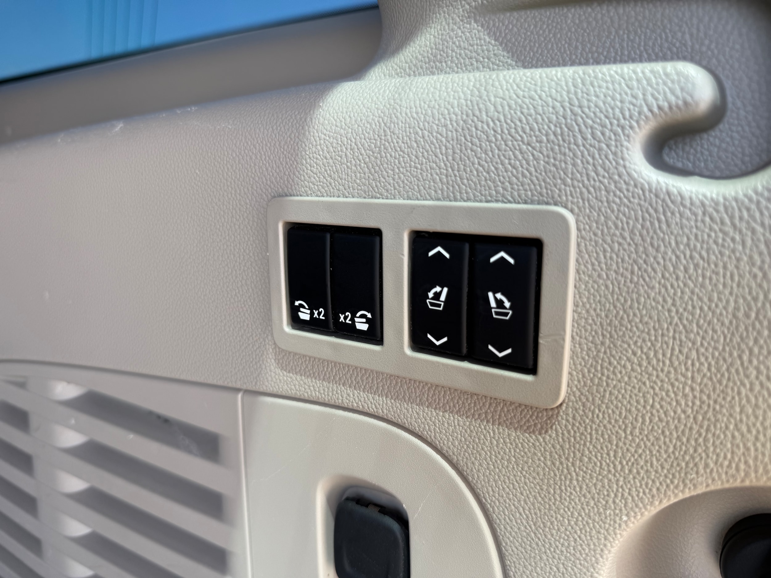 2020 Cadillac Escalade ESV Premium Luxury - Photo 14