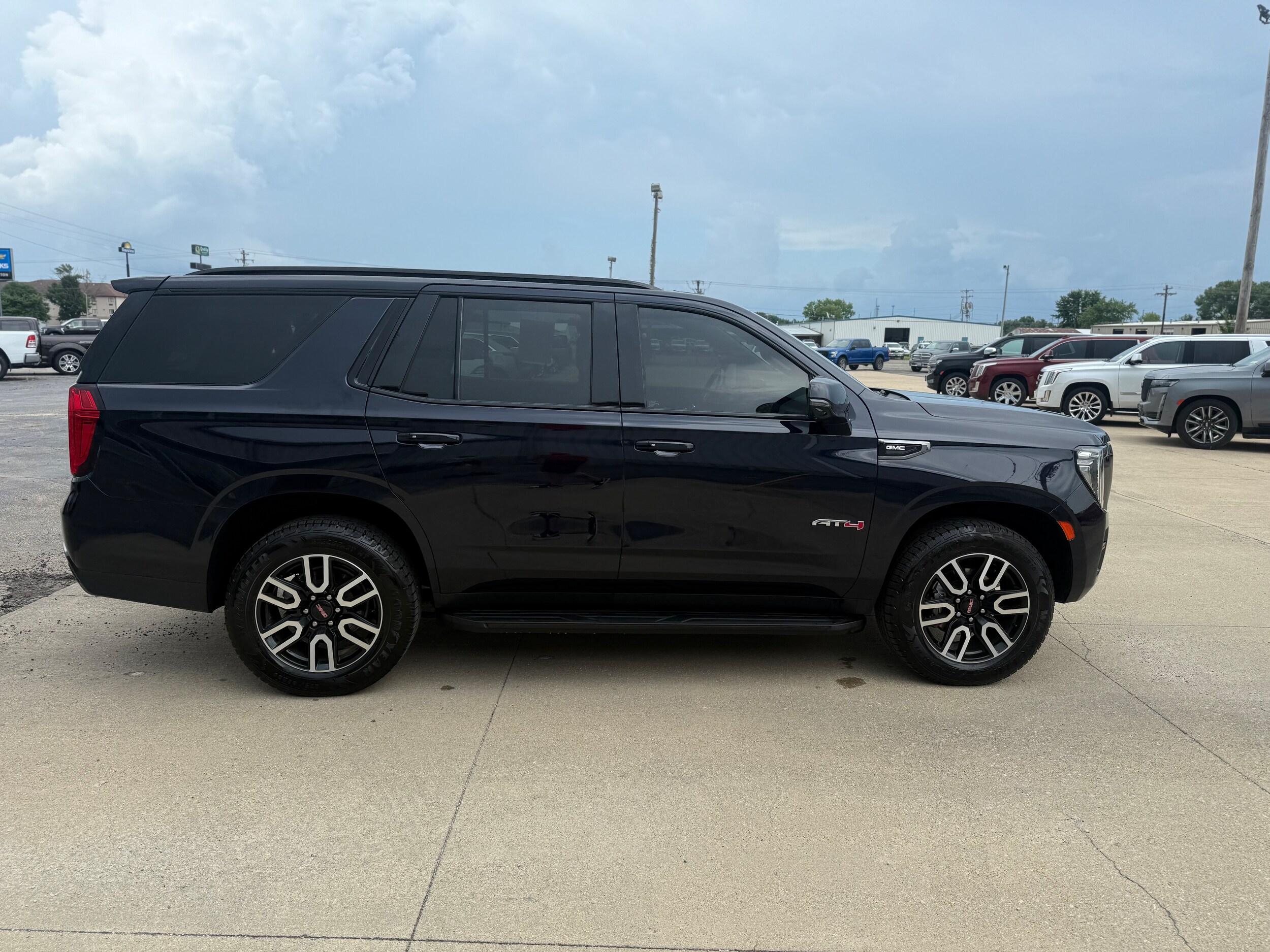 2022 Gmc Yukon AT4 photo 4