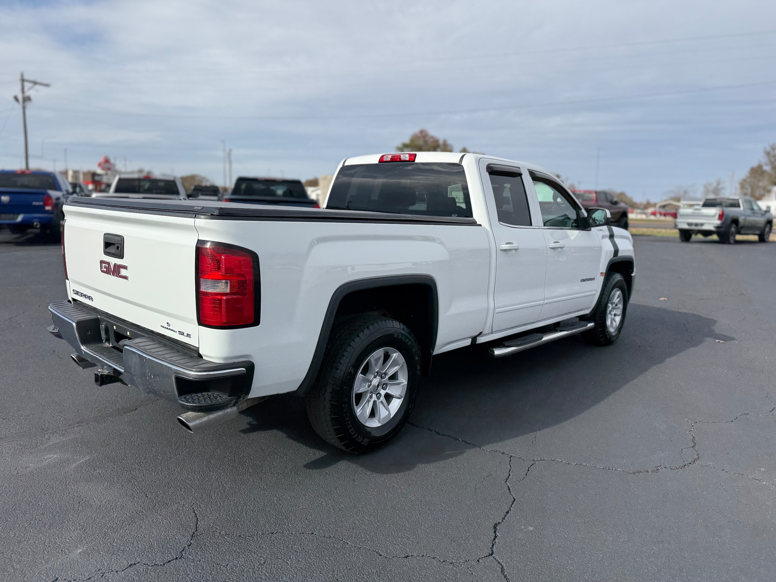 2017 Gmc Sierra 1500 SLE photo 4