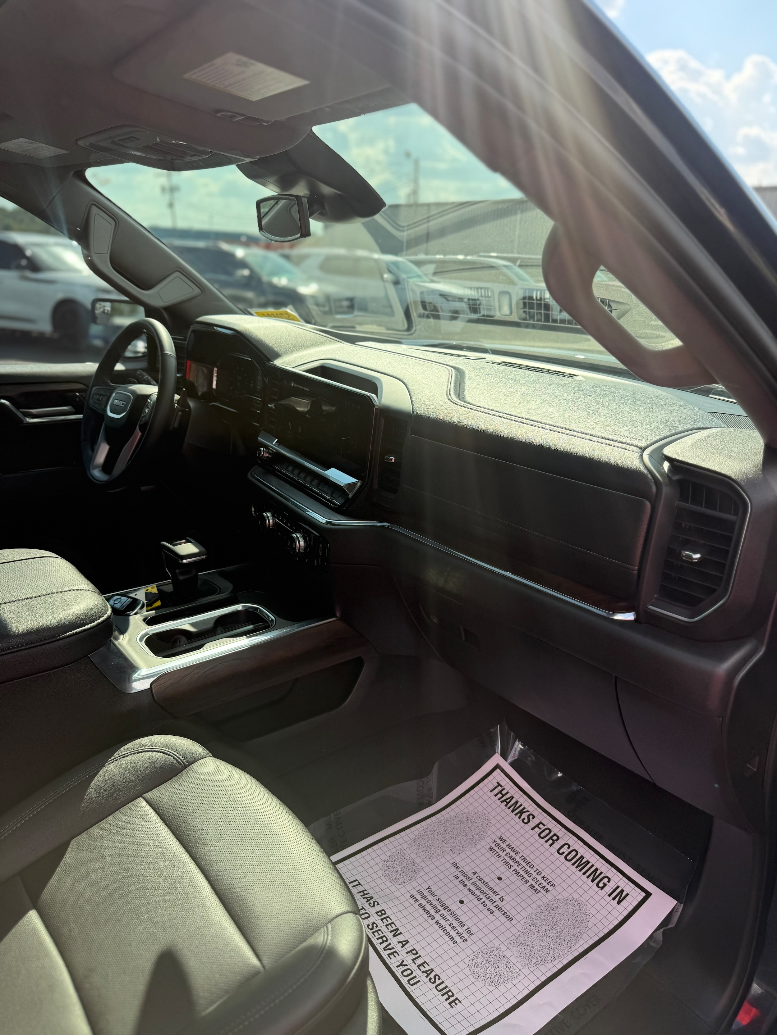 2023 GMC Sierra 1500 SLT - Photo 9