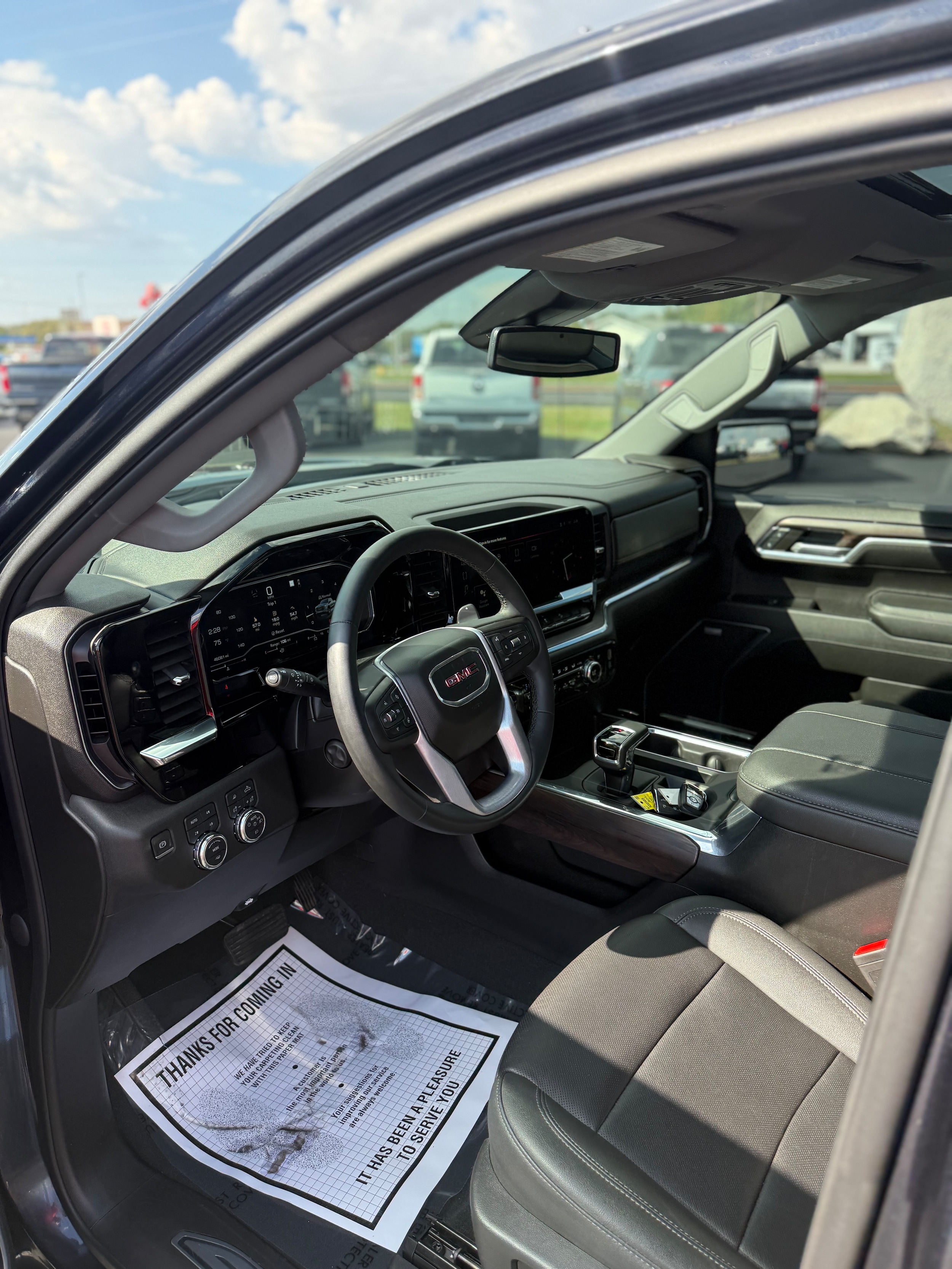 2023 GMC Sierra 1500 SLT - Photo 14