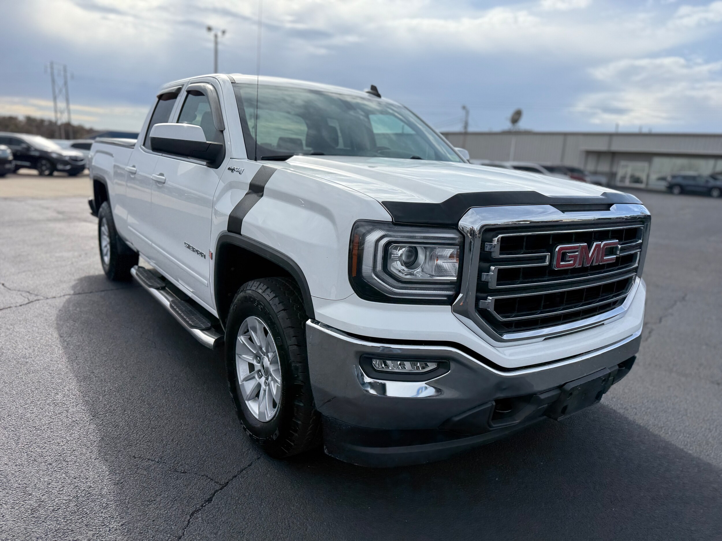 2017 Gmc Sierra 1500 SLE photo 2