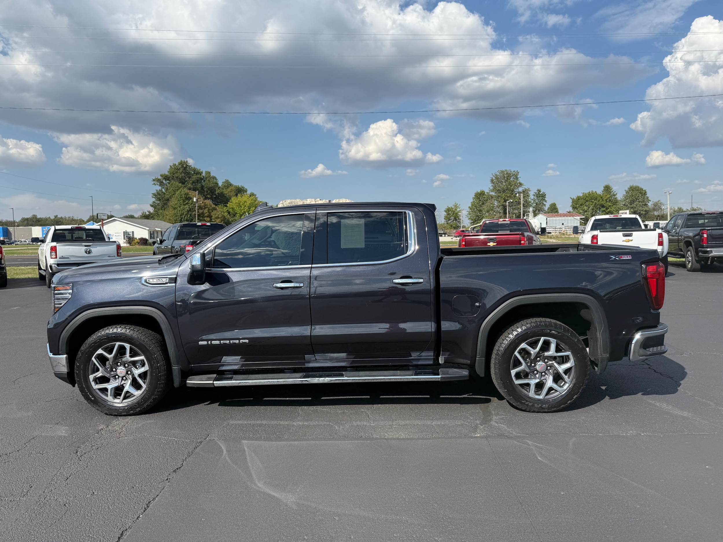2023 GMC Sierra 1500 SLT - Photo 8