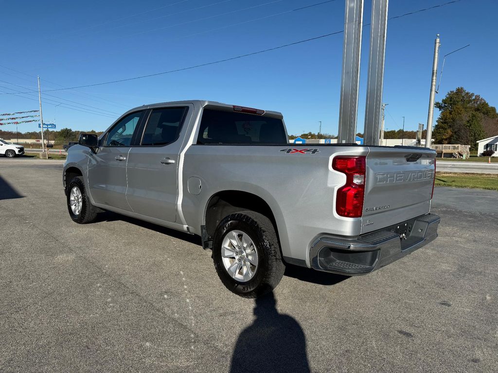 2020 Chevrolet Silverado 1500 LT photo 3