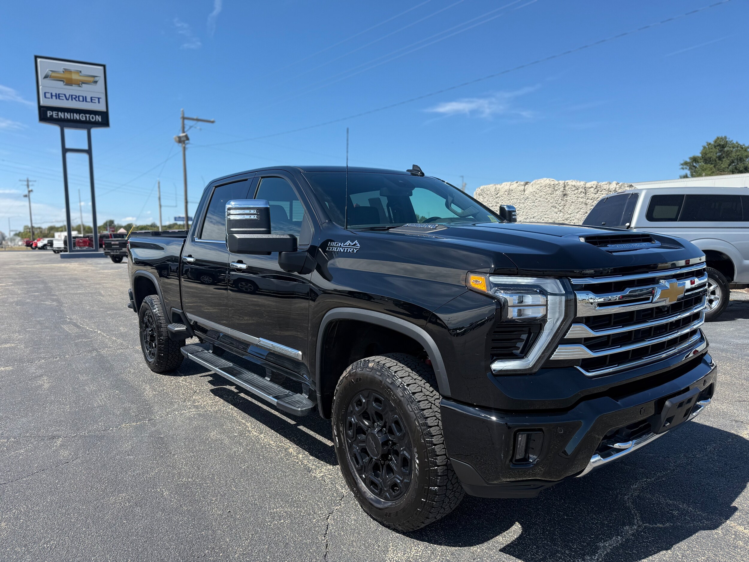 2025 Chevrolet Silverado 2500HD High Country photo 2