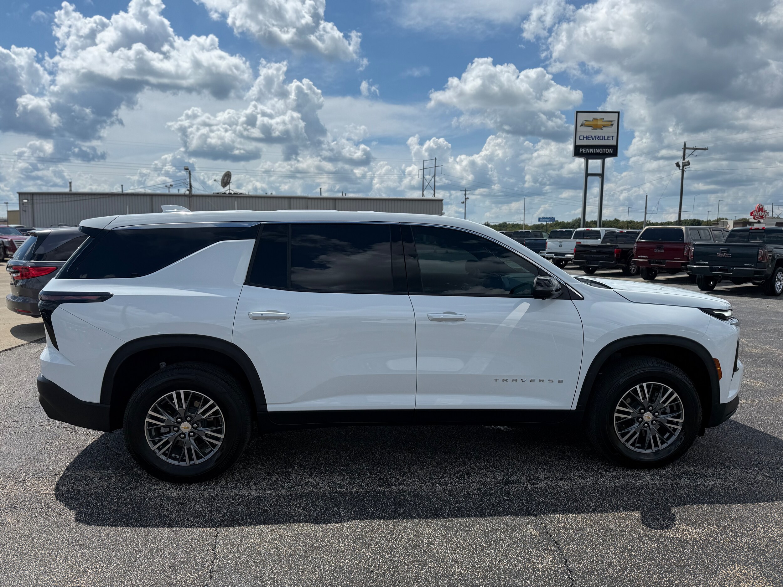 2024 Chevrolet Traverse LS photo 4