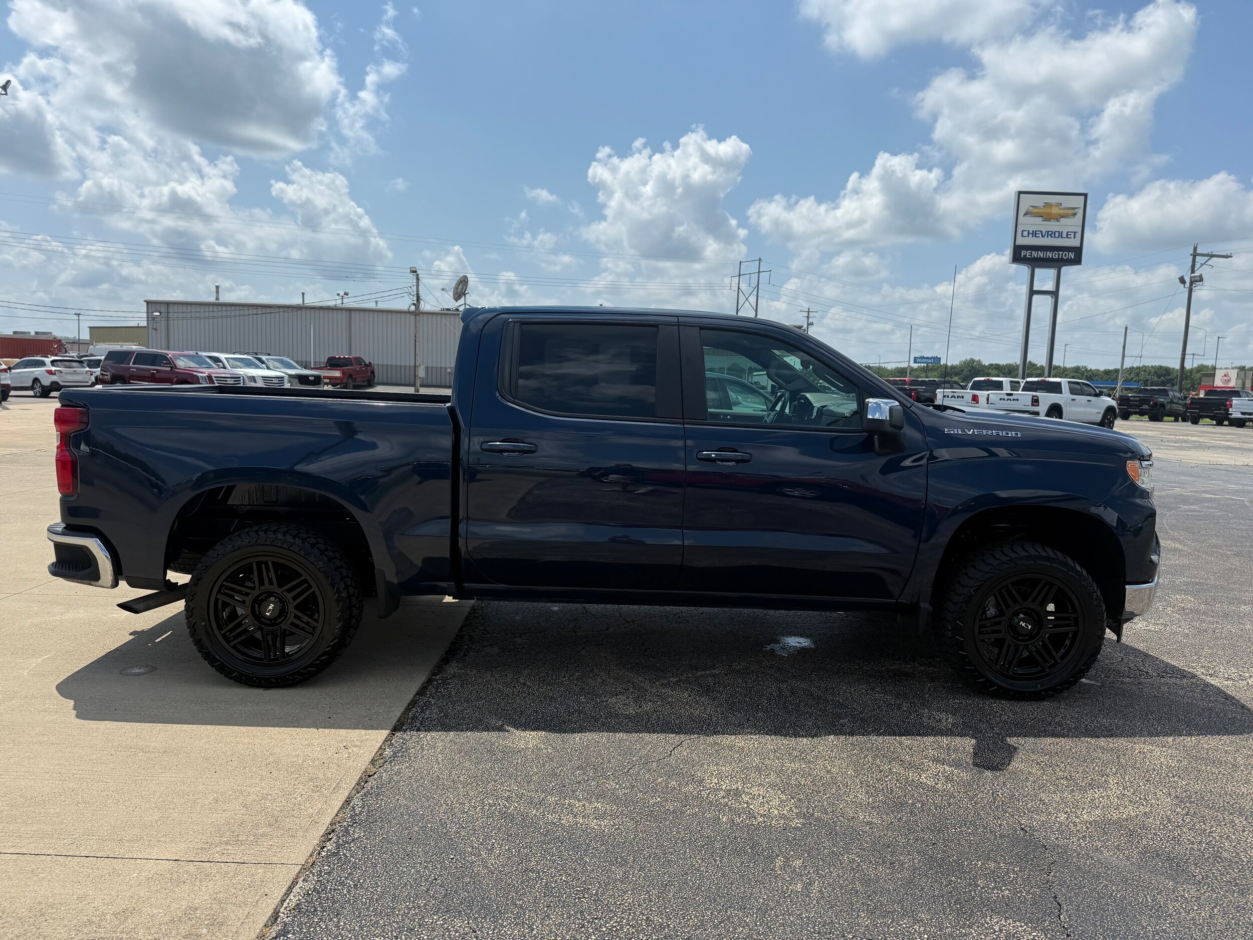 2022 Chevrolet Silverado 1500 LT photo 4