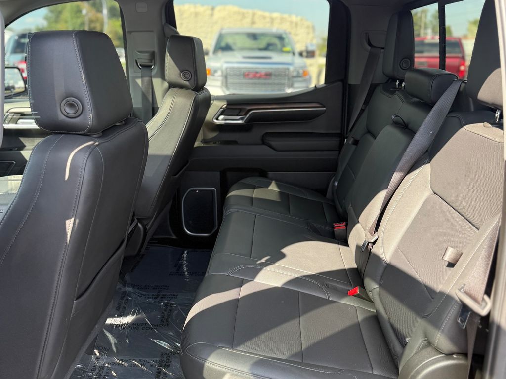 2023 GMC Sierra 1500 SLT - Photo 32